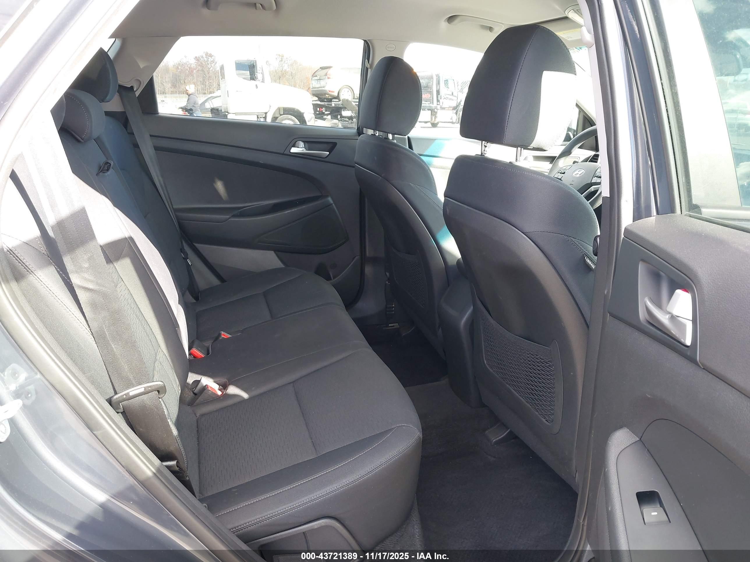 HYUNDAI TUCSON image 8
