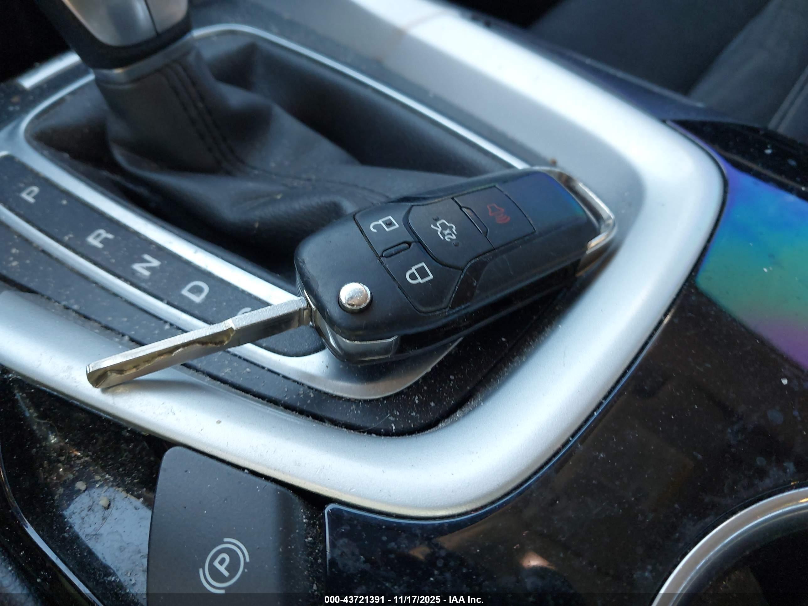 FORD FUSION image 11