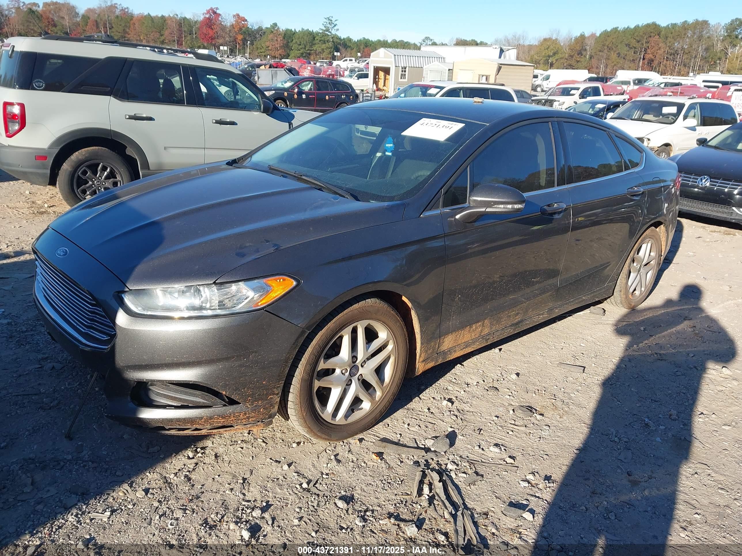 FORD FUSION image 2