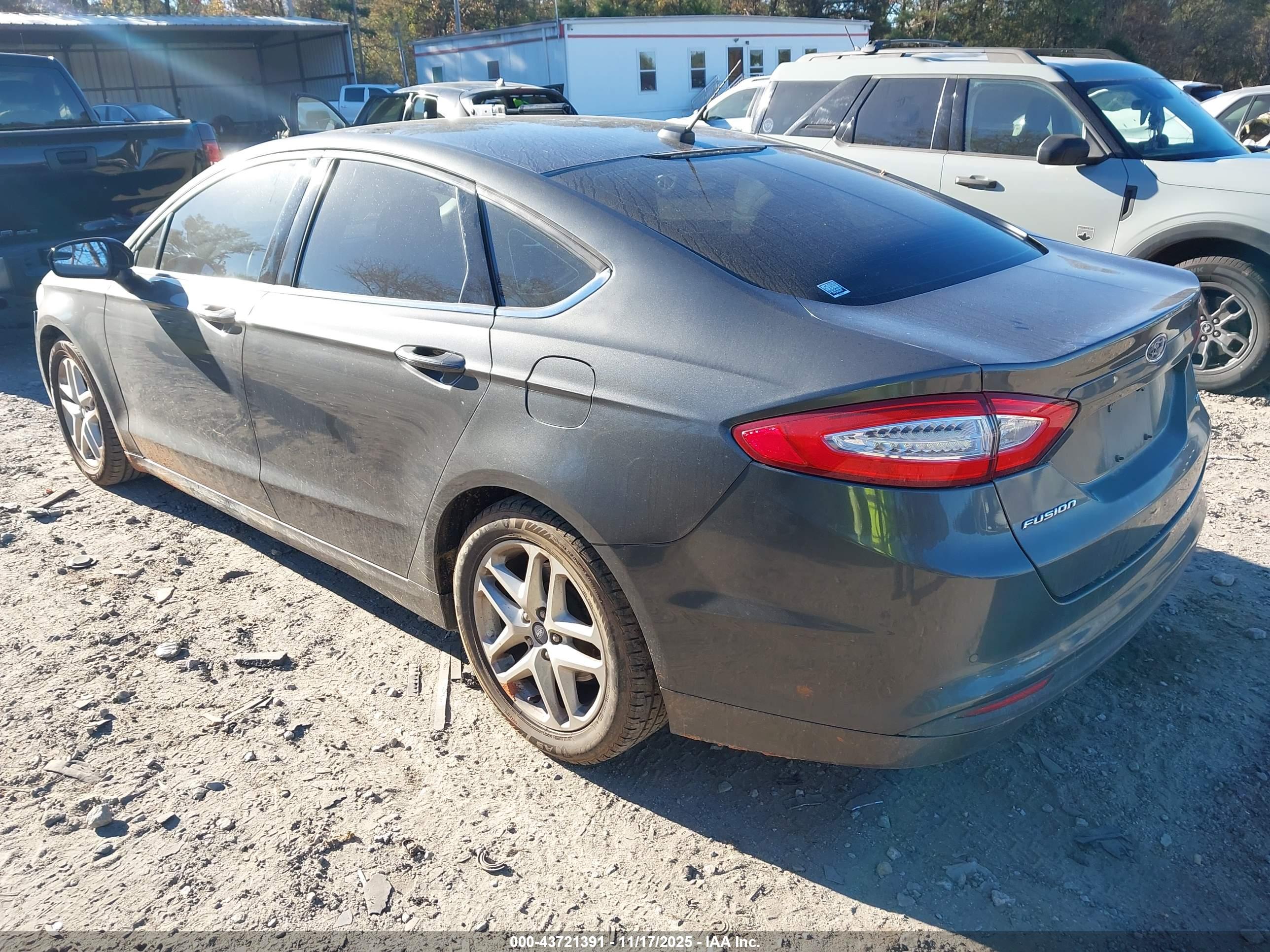 FORD FUSION image 3