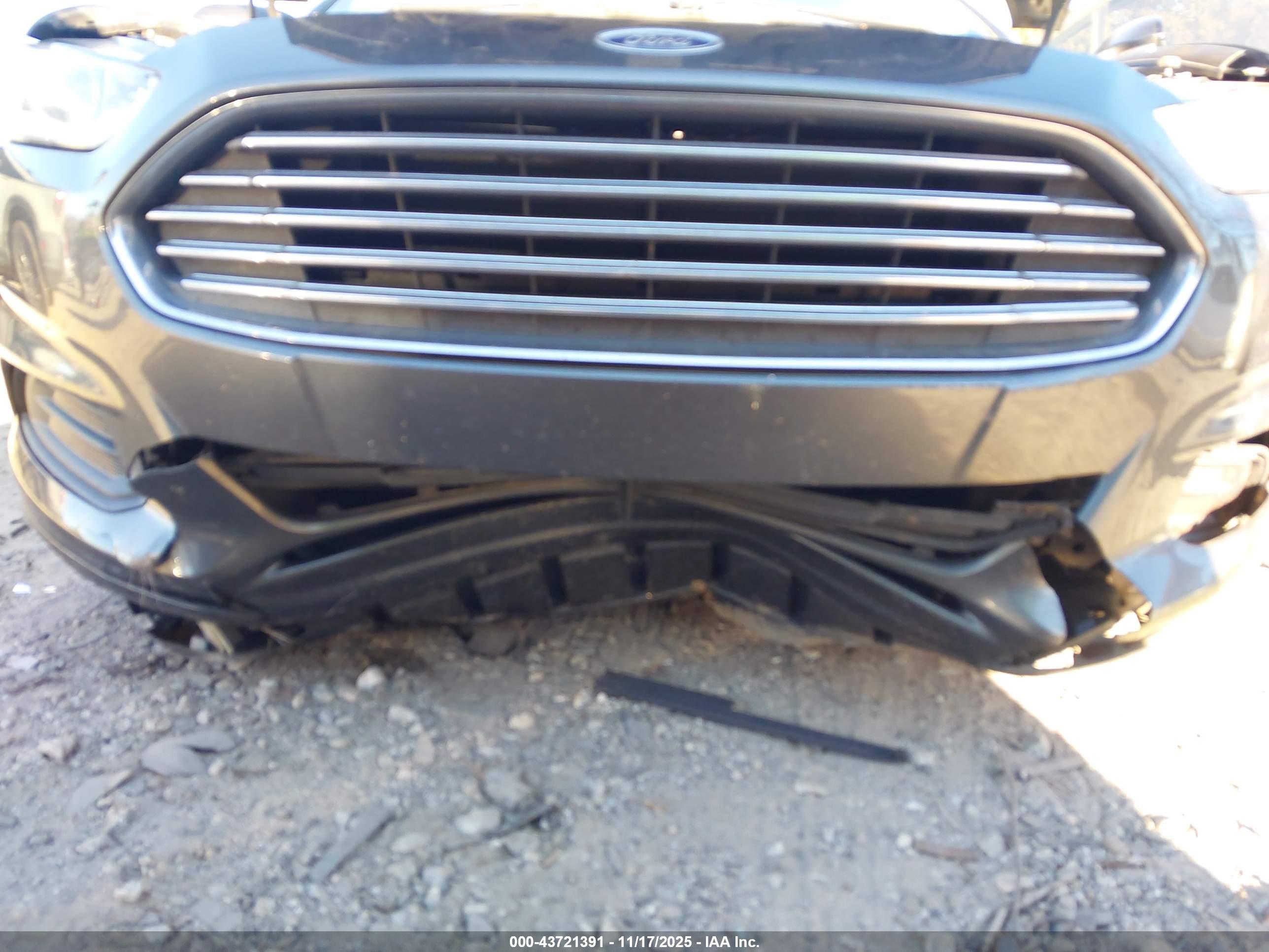 FORD FUSION image 6