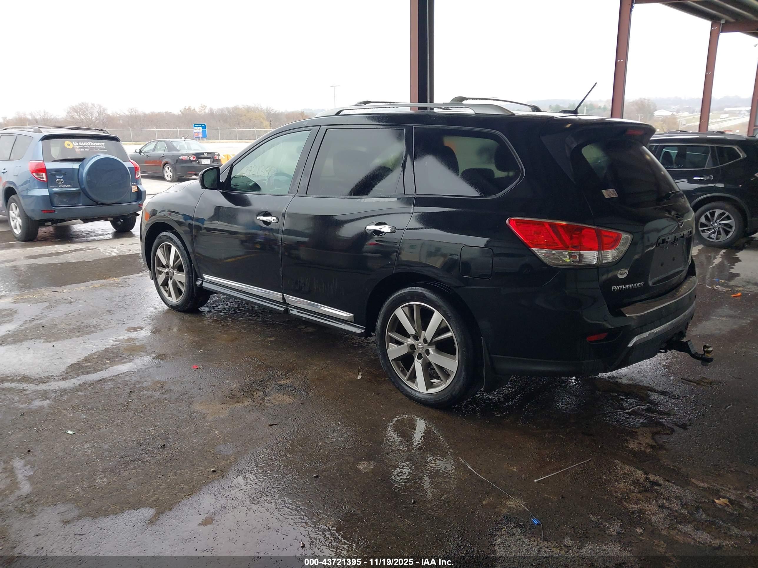 NISSAN PATHFINDER image 3
