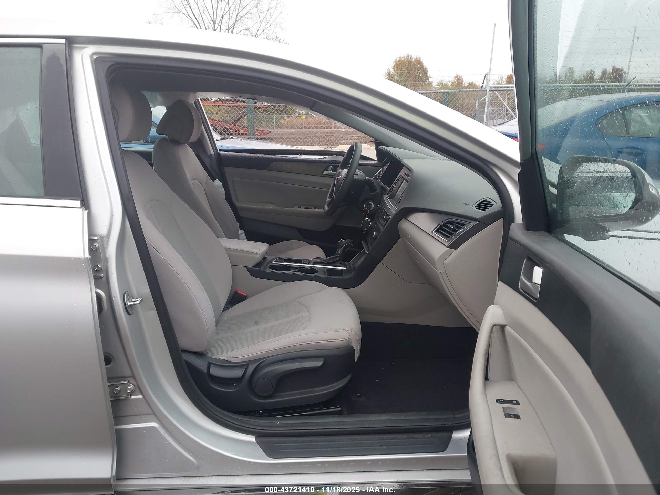 HYUNDAI SONATA image 5