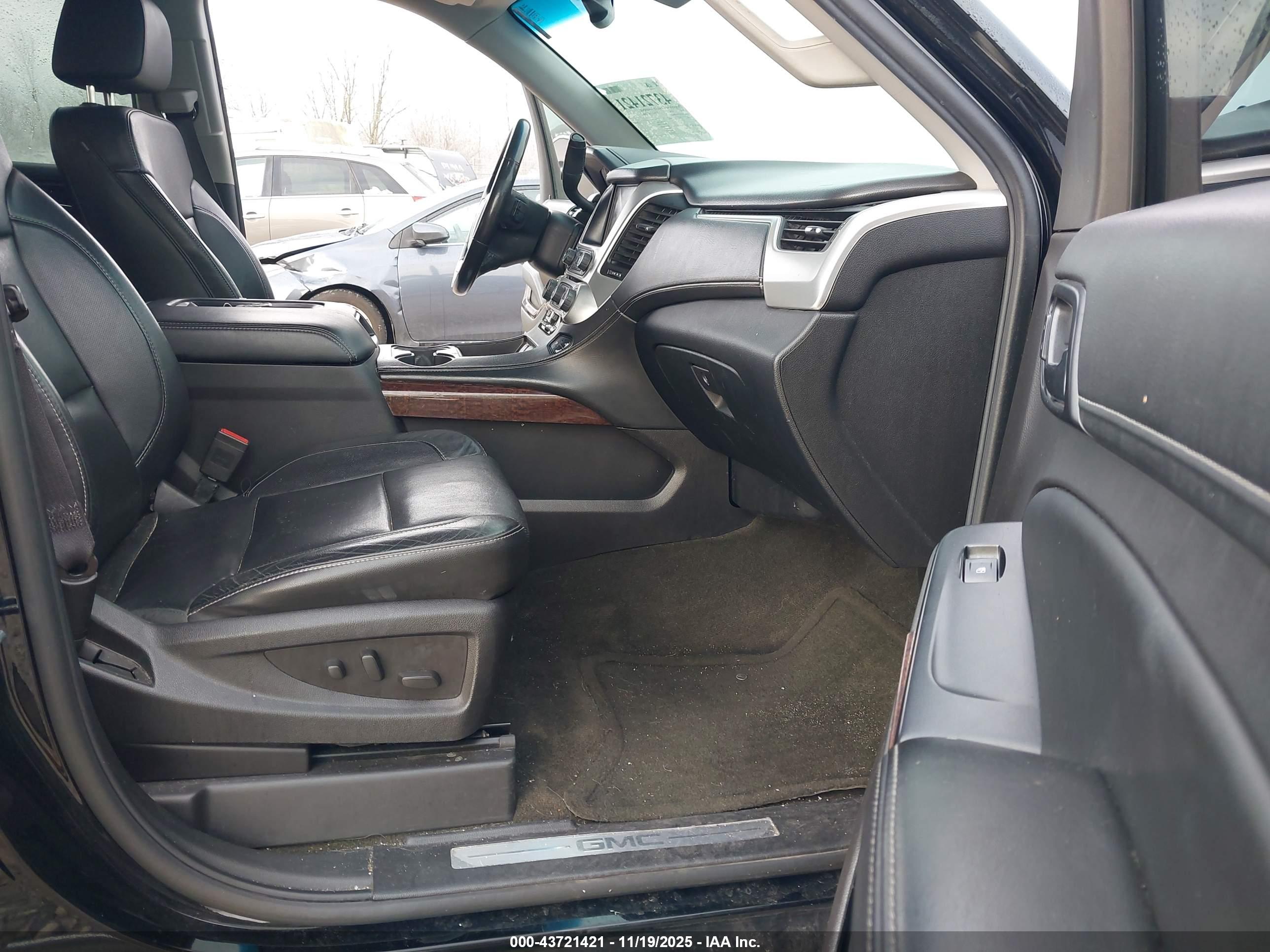 GMC YUKON image 5
