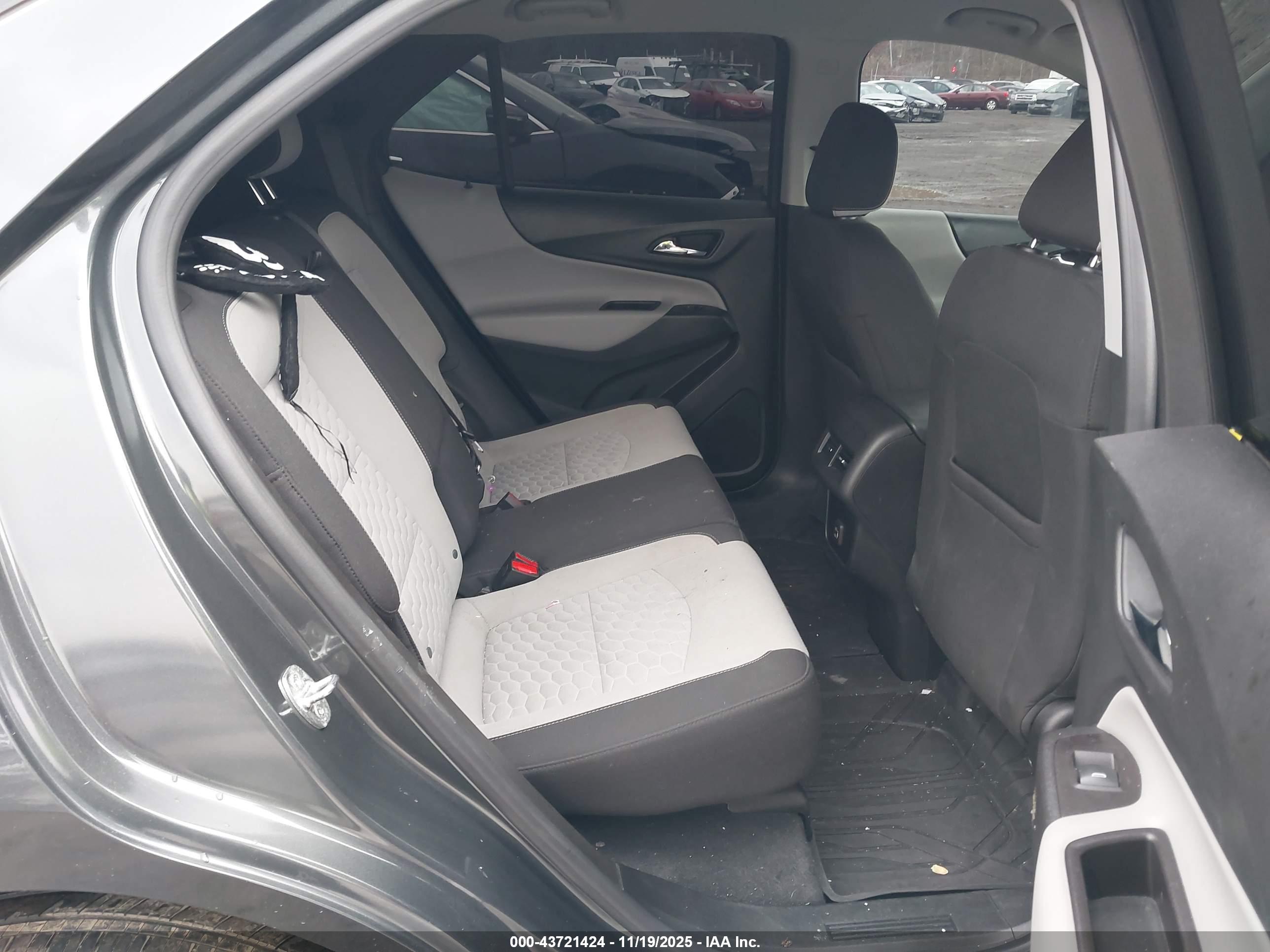CHEVROLET EQUINOX image 8