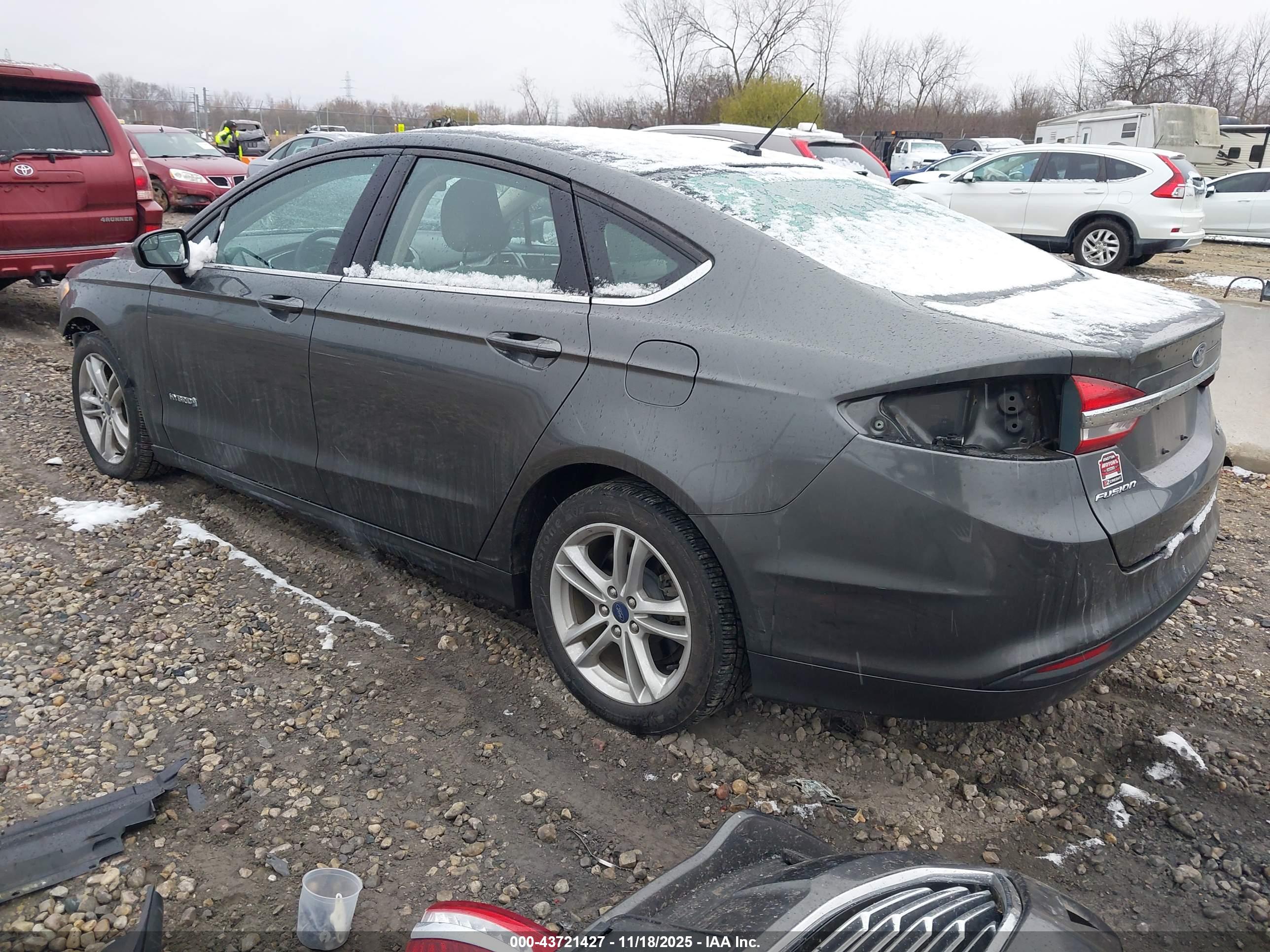 FORD FUSION image 3
