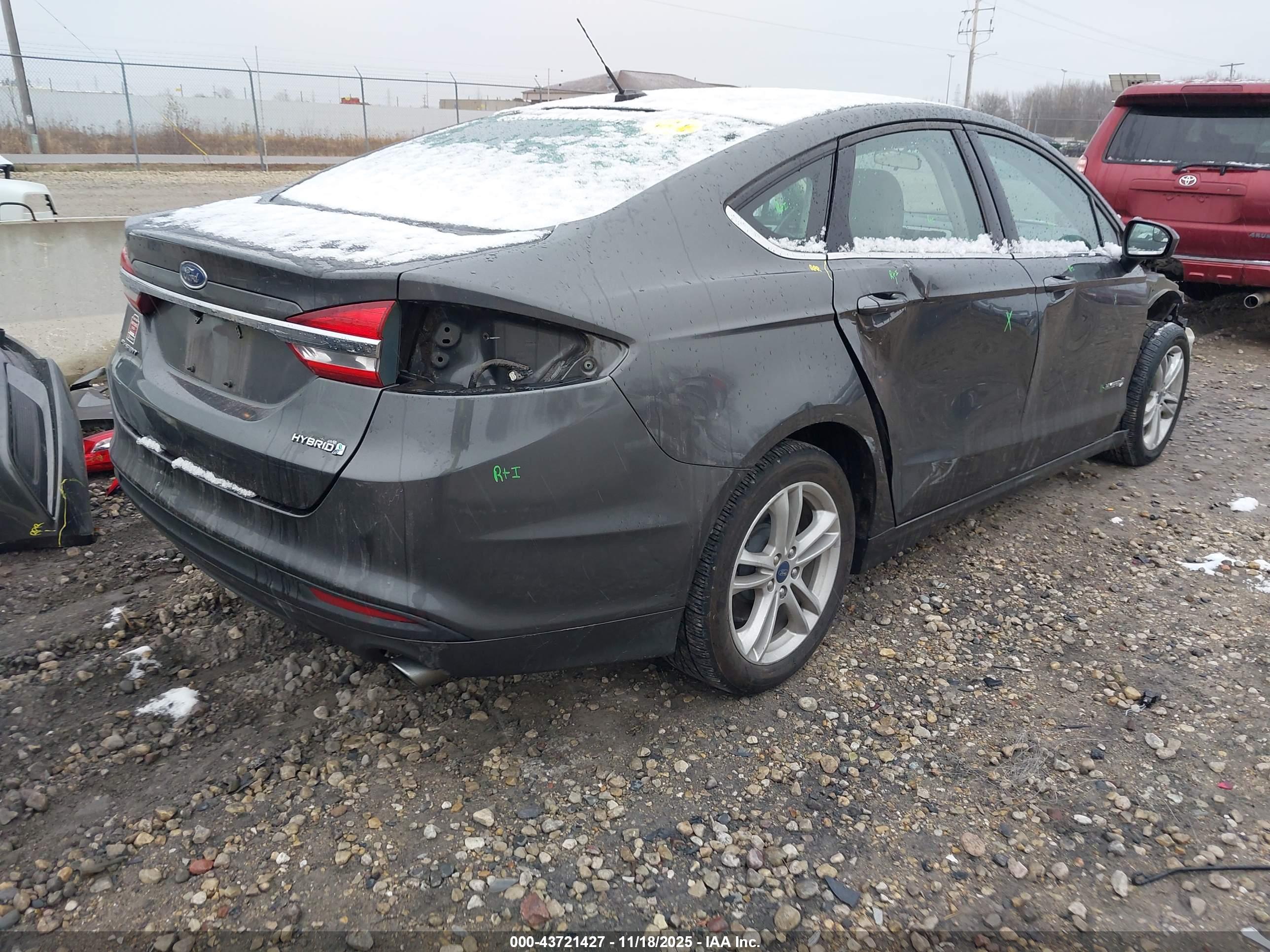 FORD FUSION image 4