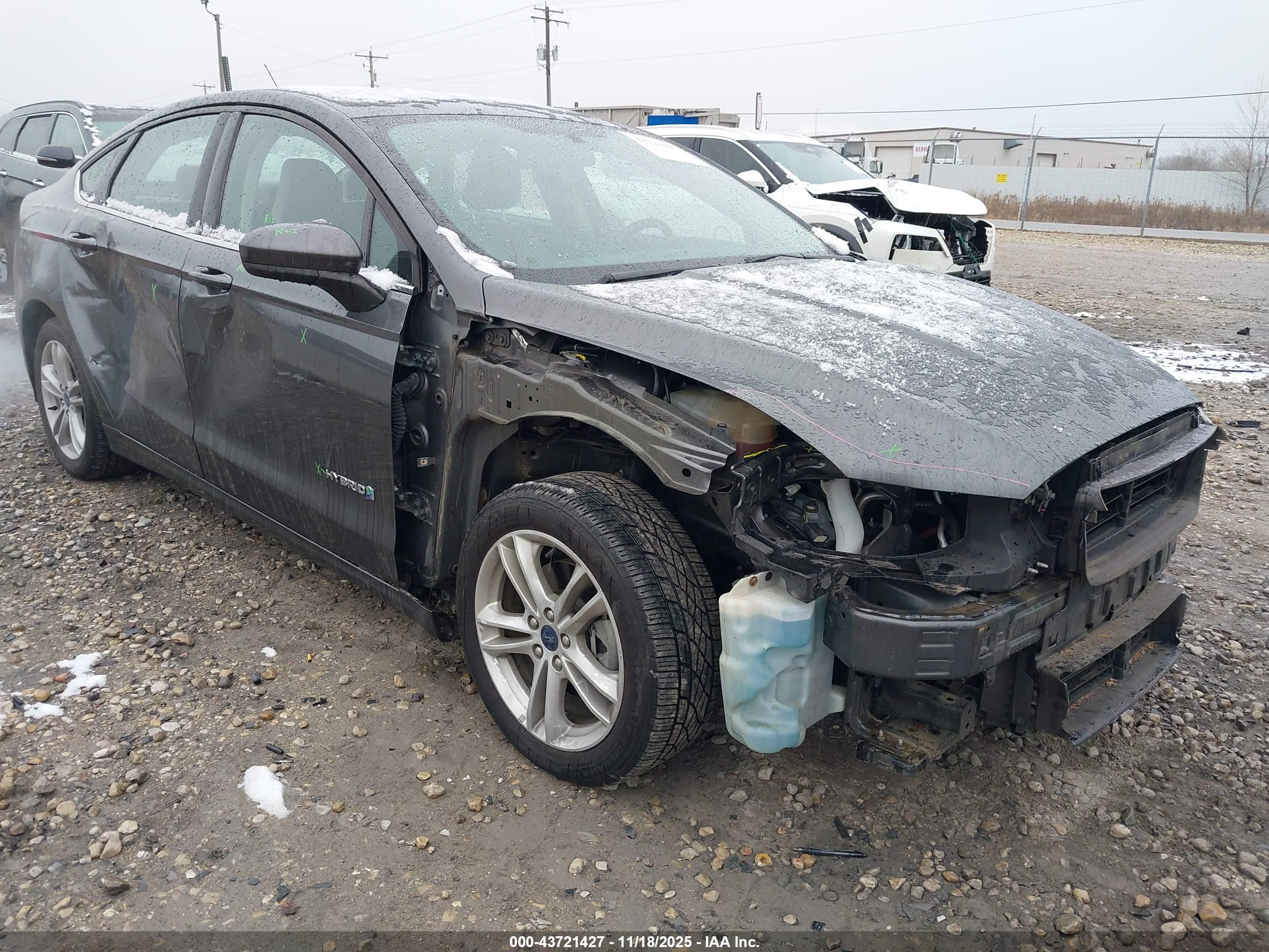 FORD FUSION image 6