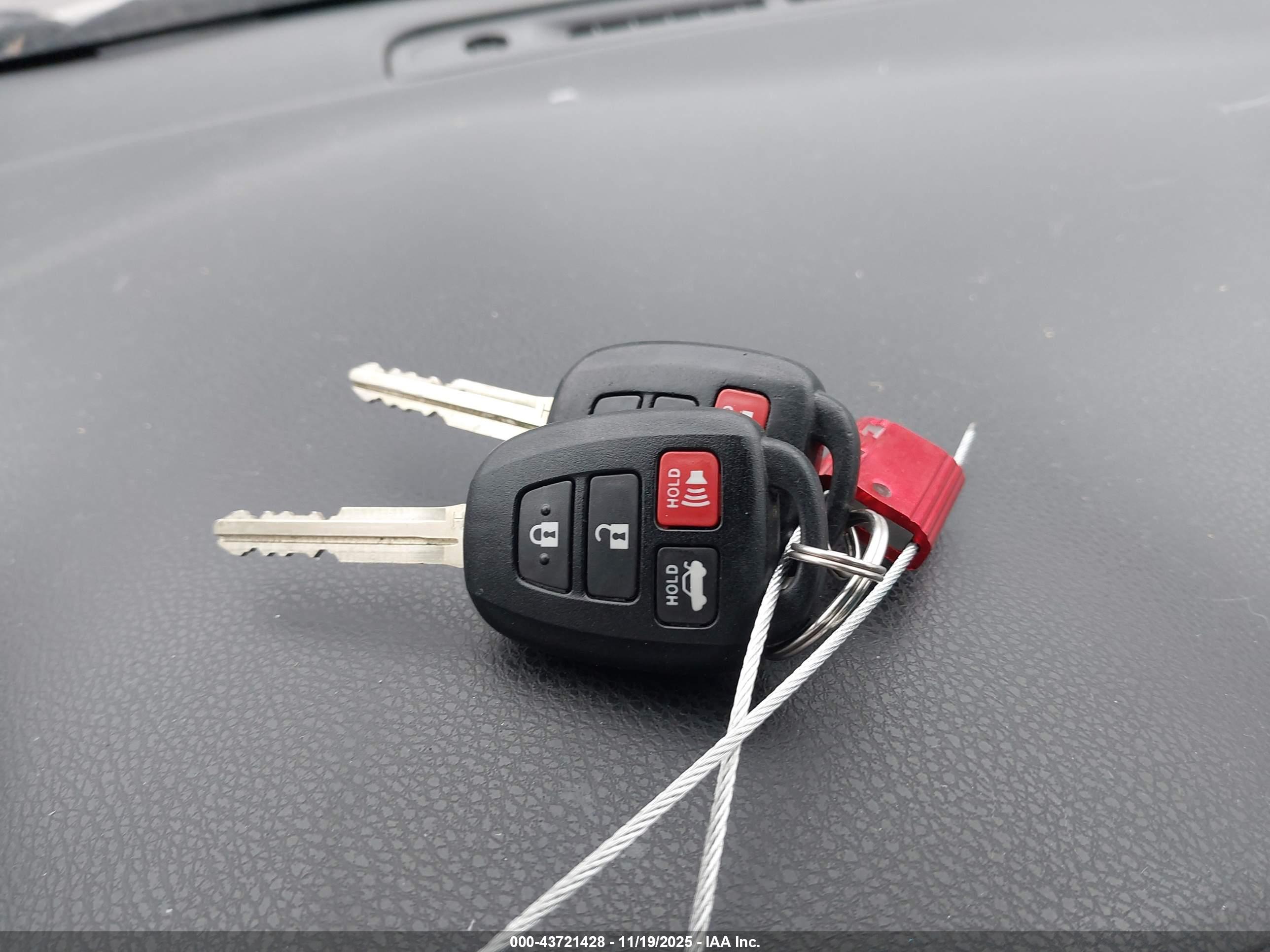 TOYOTA COROLLA image 11