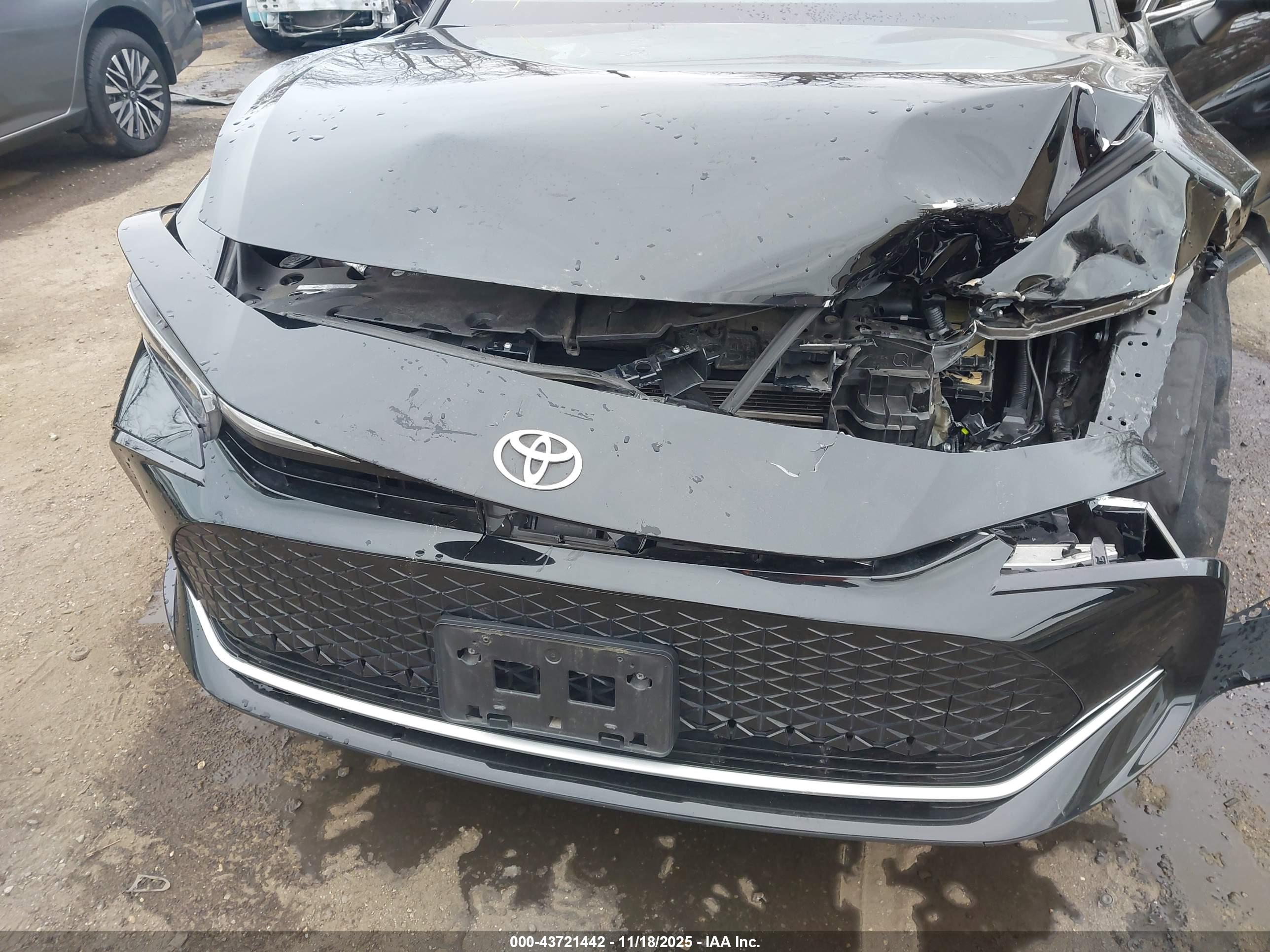 TOYOTA CROWN image 10
