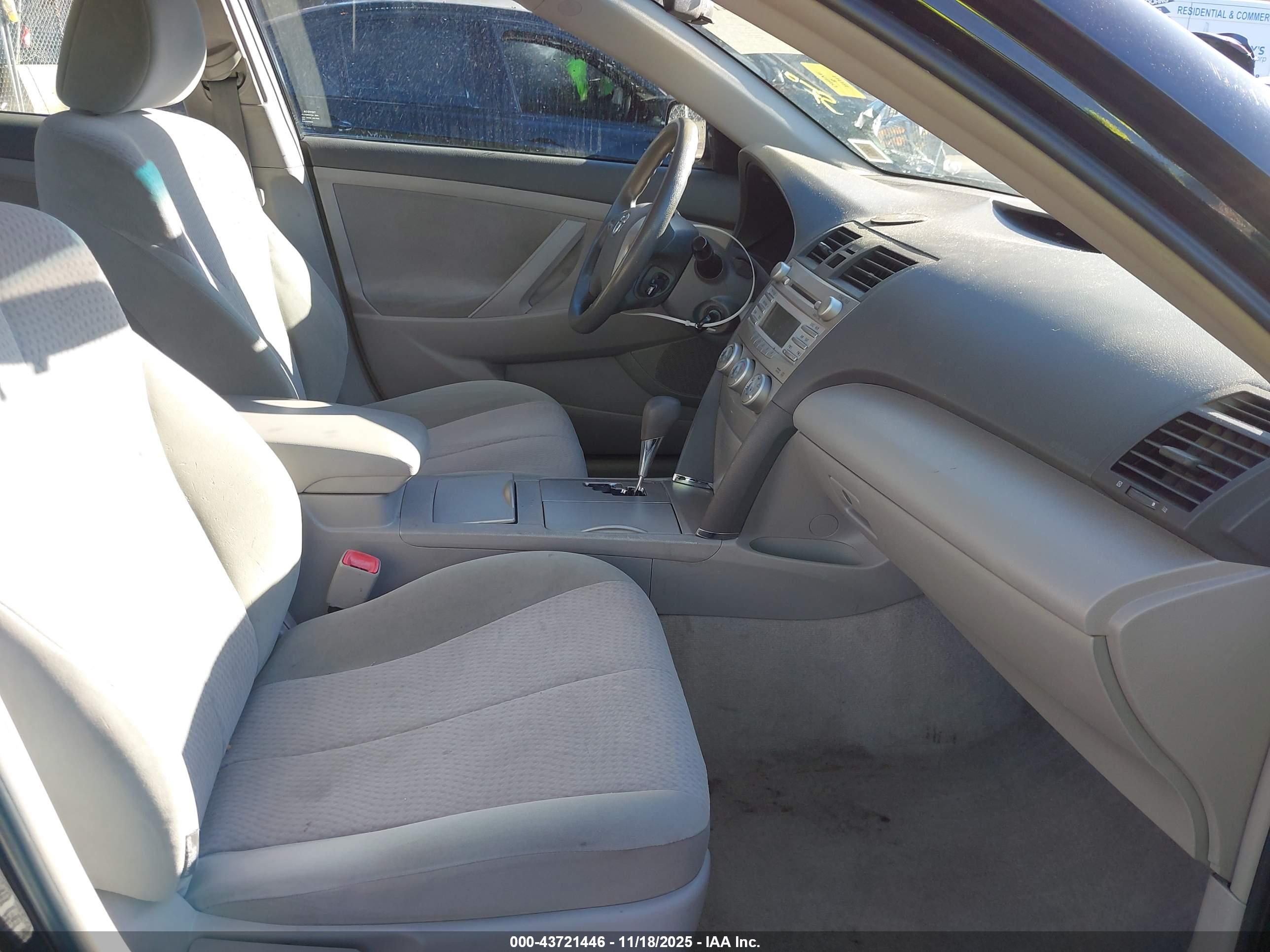TOYOTA CAMRY image 5