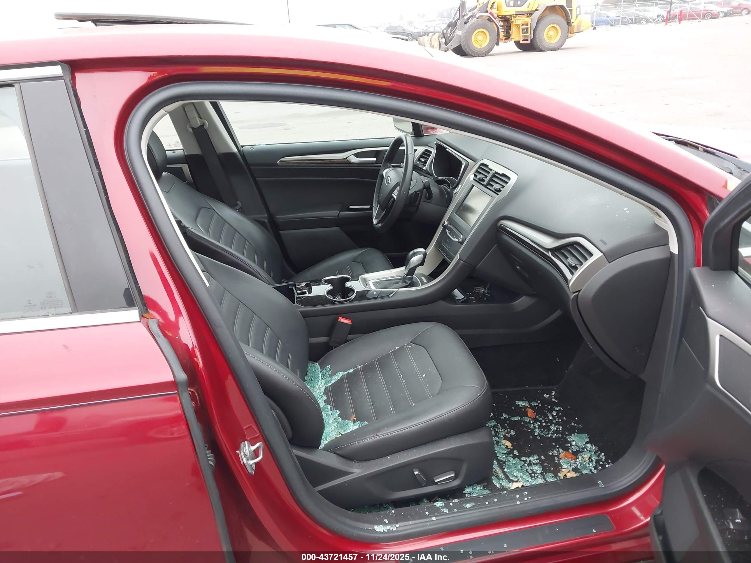 FORD FUSION image 5