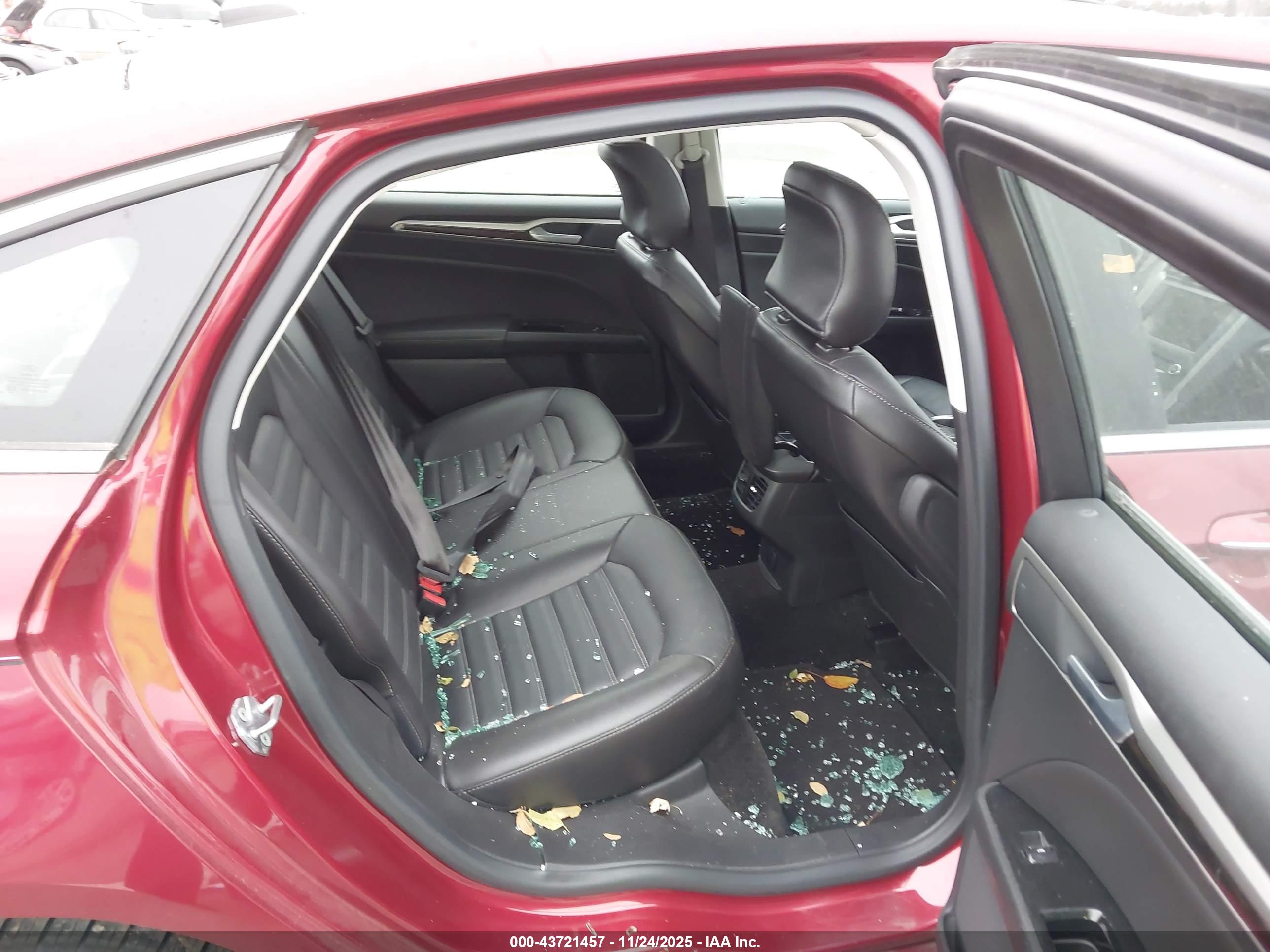 FORD FUSION image 8