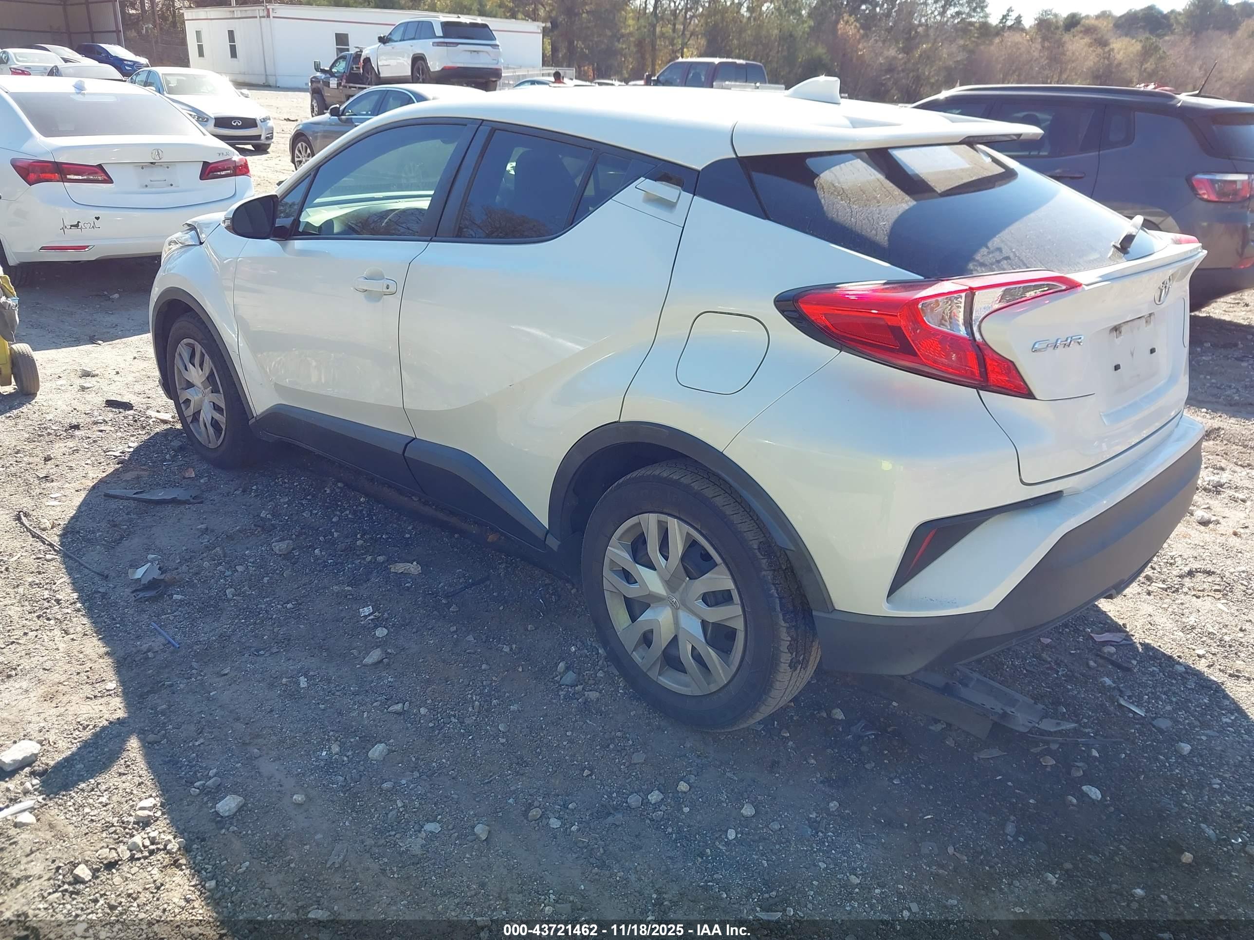 TOYOTA C-HR image 3