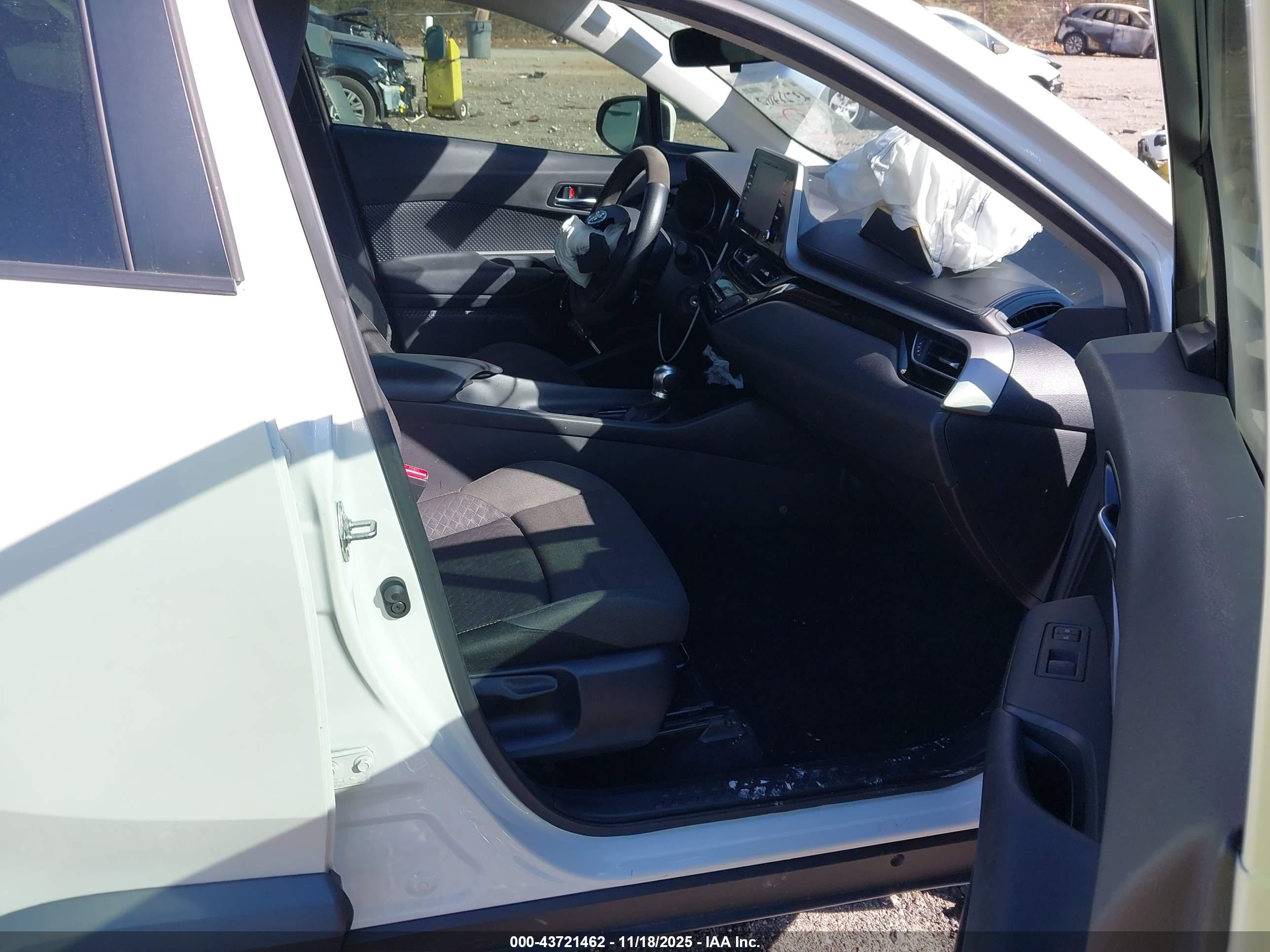 TOYOTA C-HR image 5