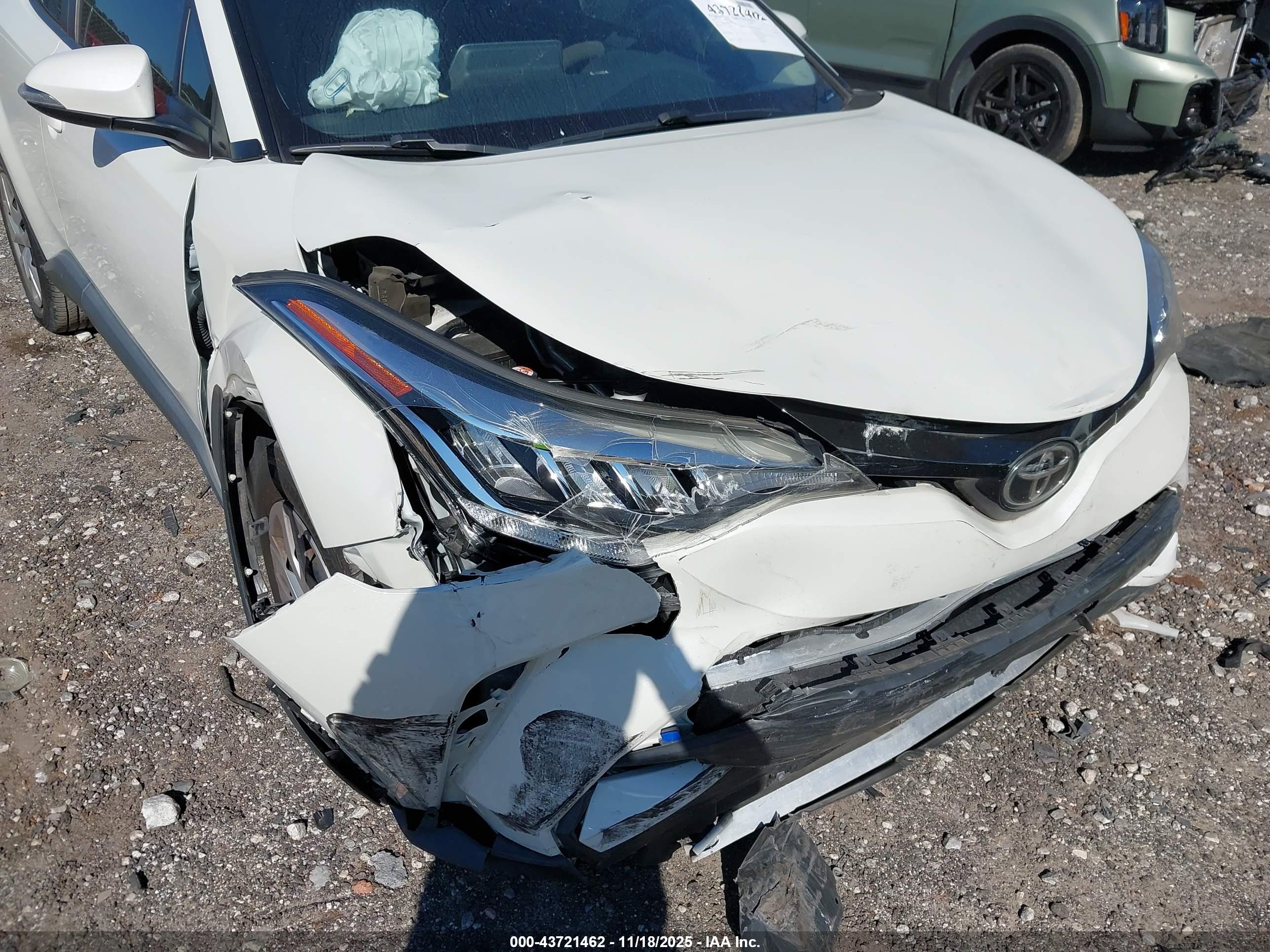 TOYOTA C-HR image 6