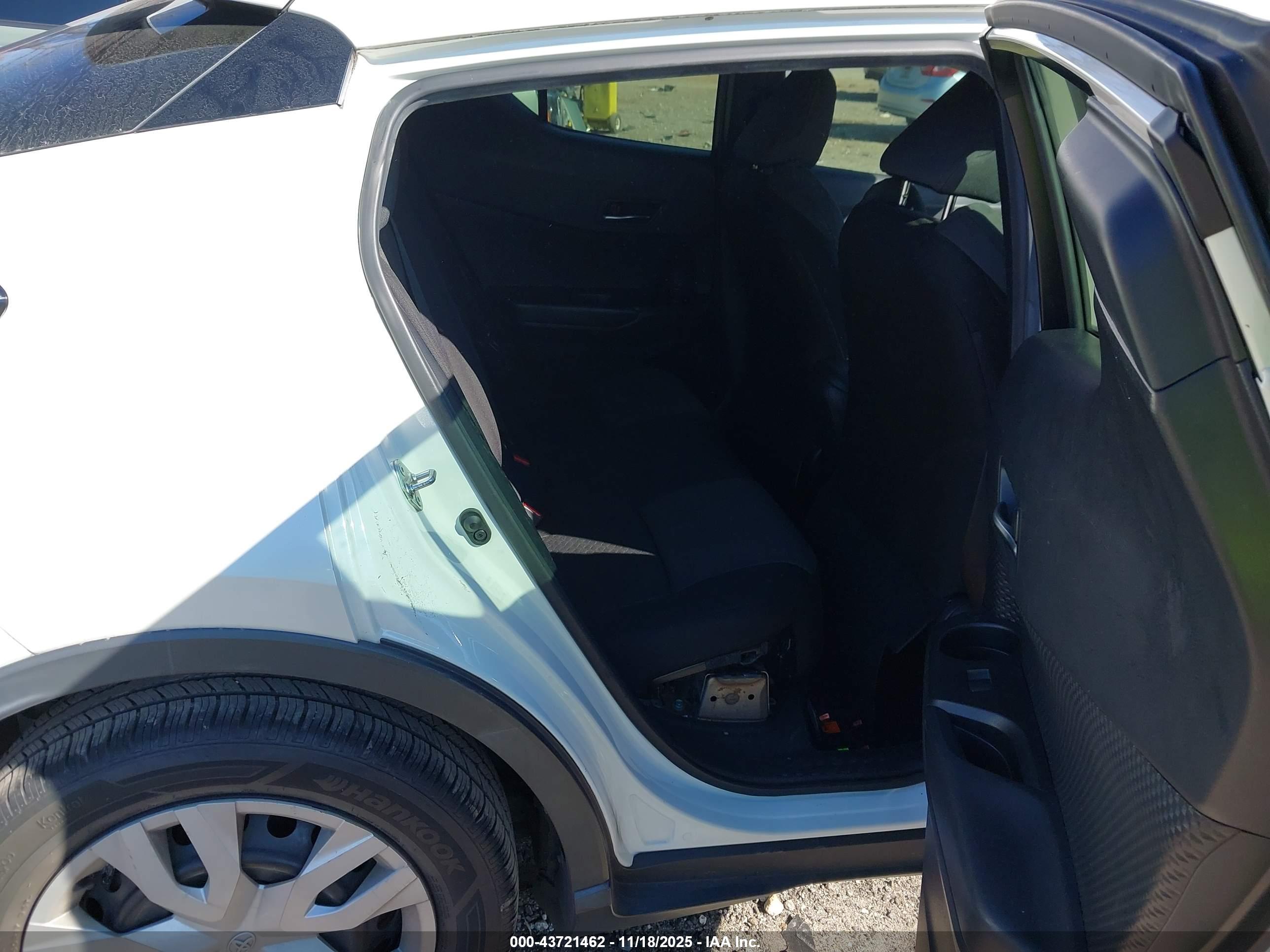 TOYOTA C-HR image 8