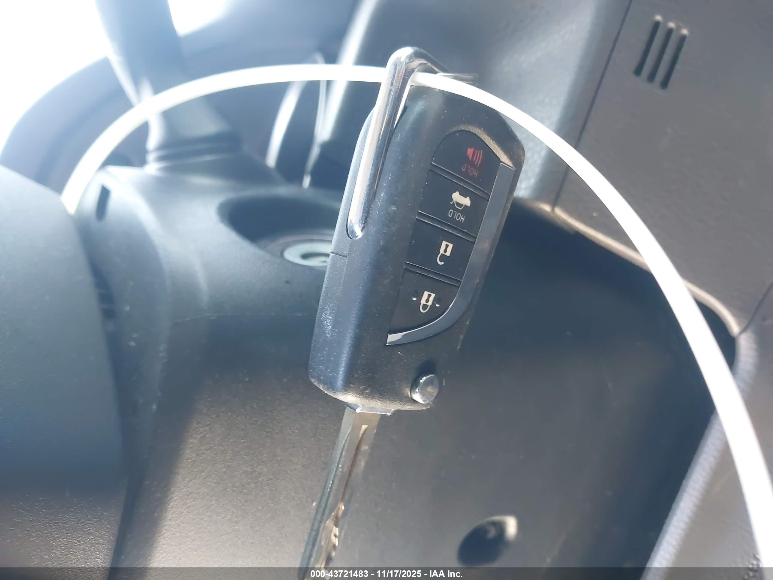 TOYOTA CAMRY image 11