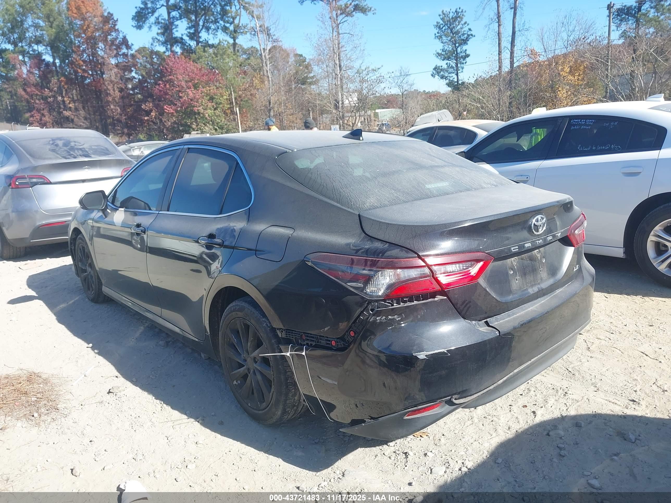 TOYOTA CAMRY image 3
