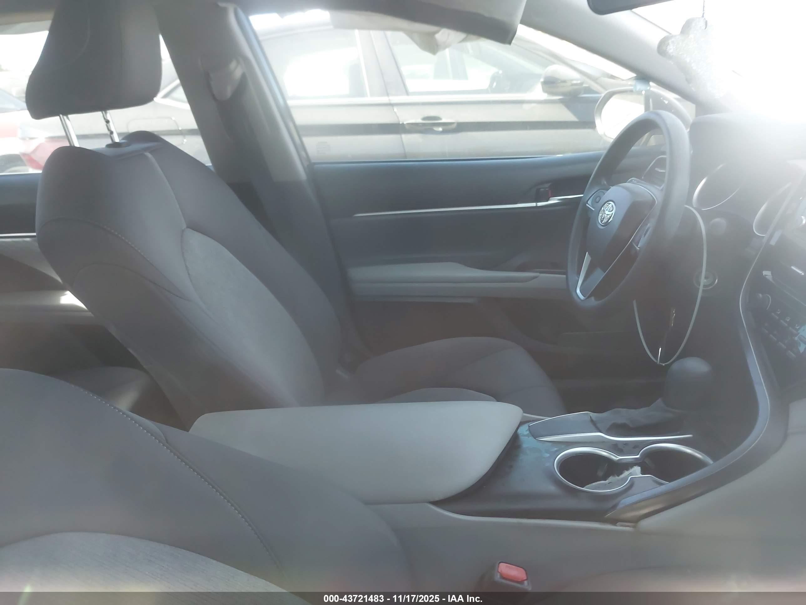 TOYOTA CAMRY image 5
