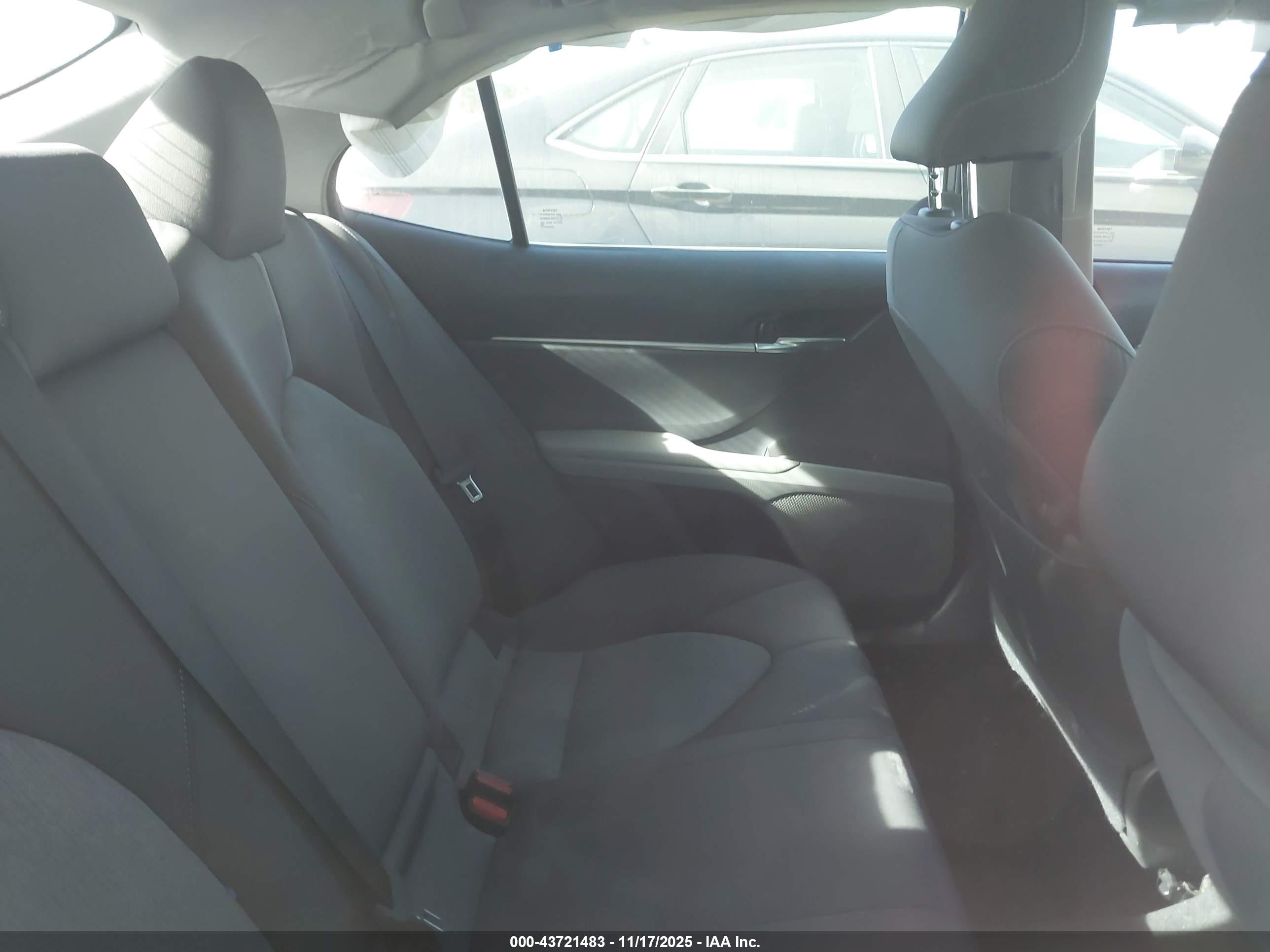 TOYOTA CAMRY image 8