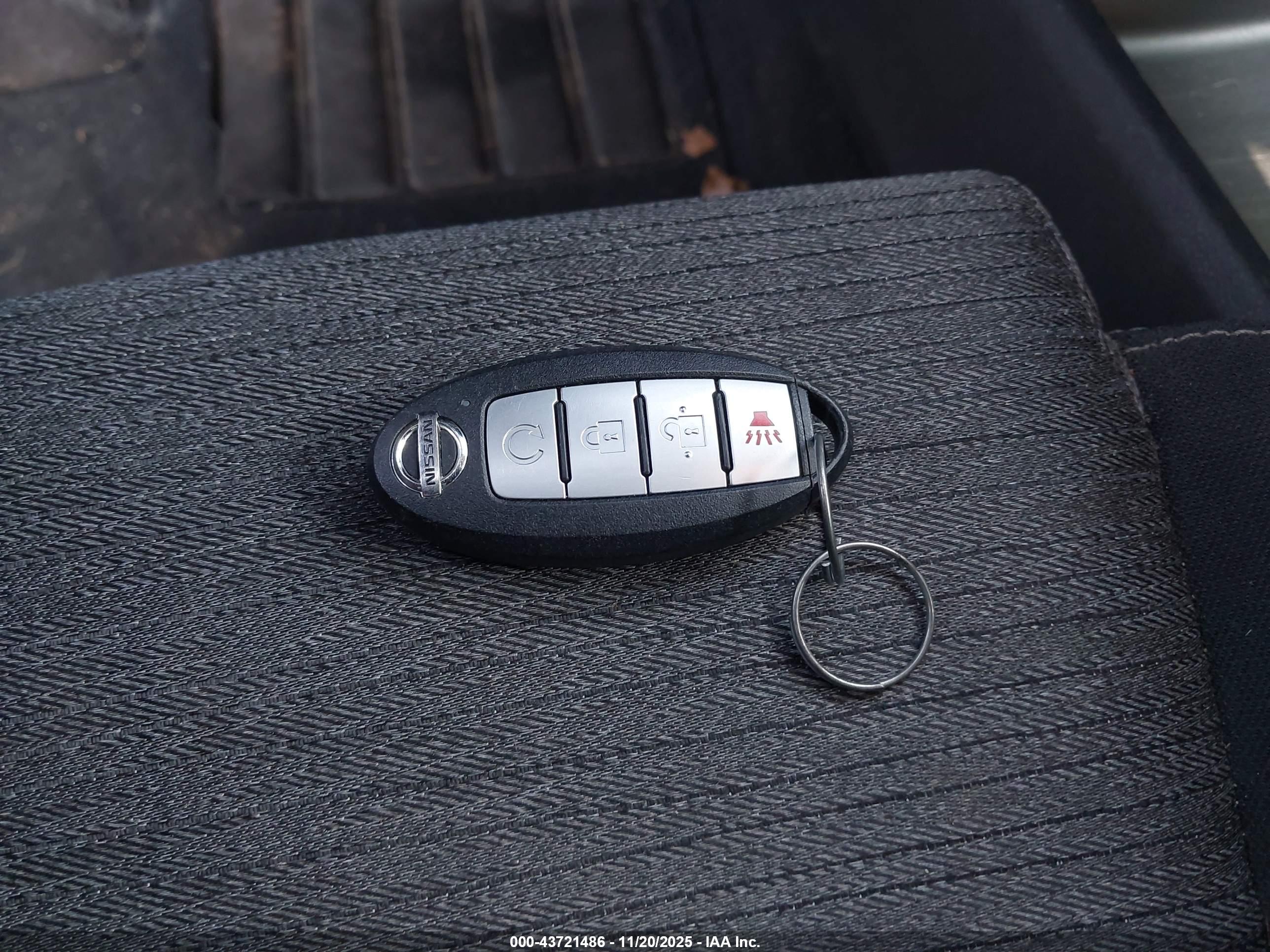 NISSAN ROGUE image 11