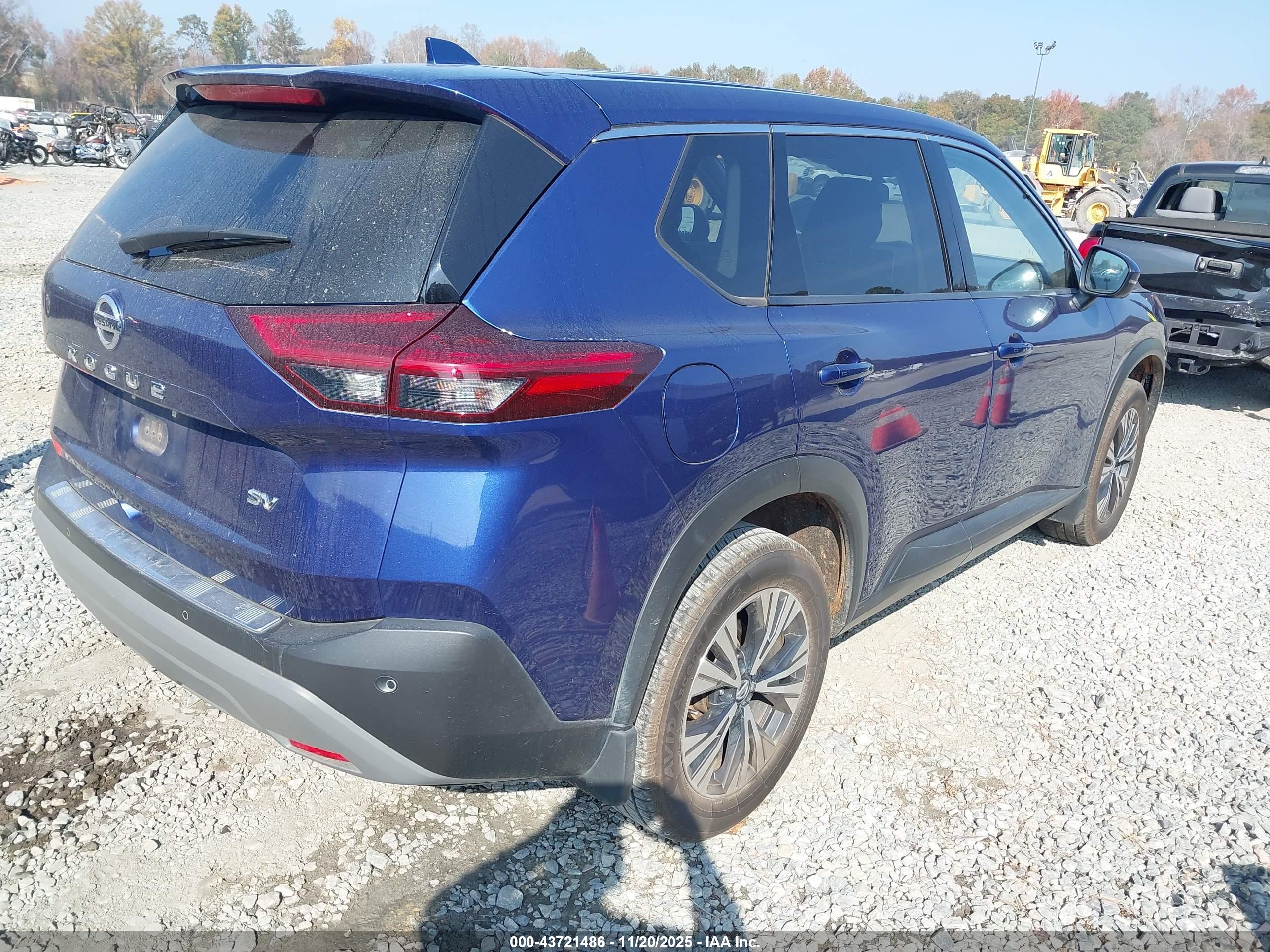 NISSAN ROGUE image 4