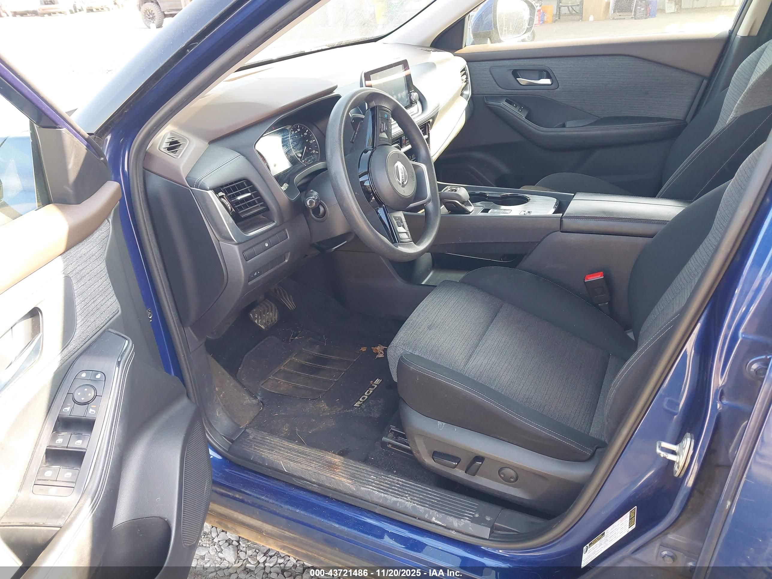NISSAN ROGUE image 5