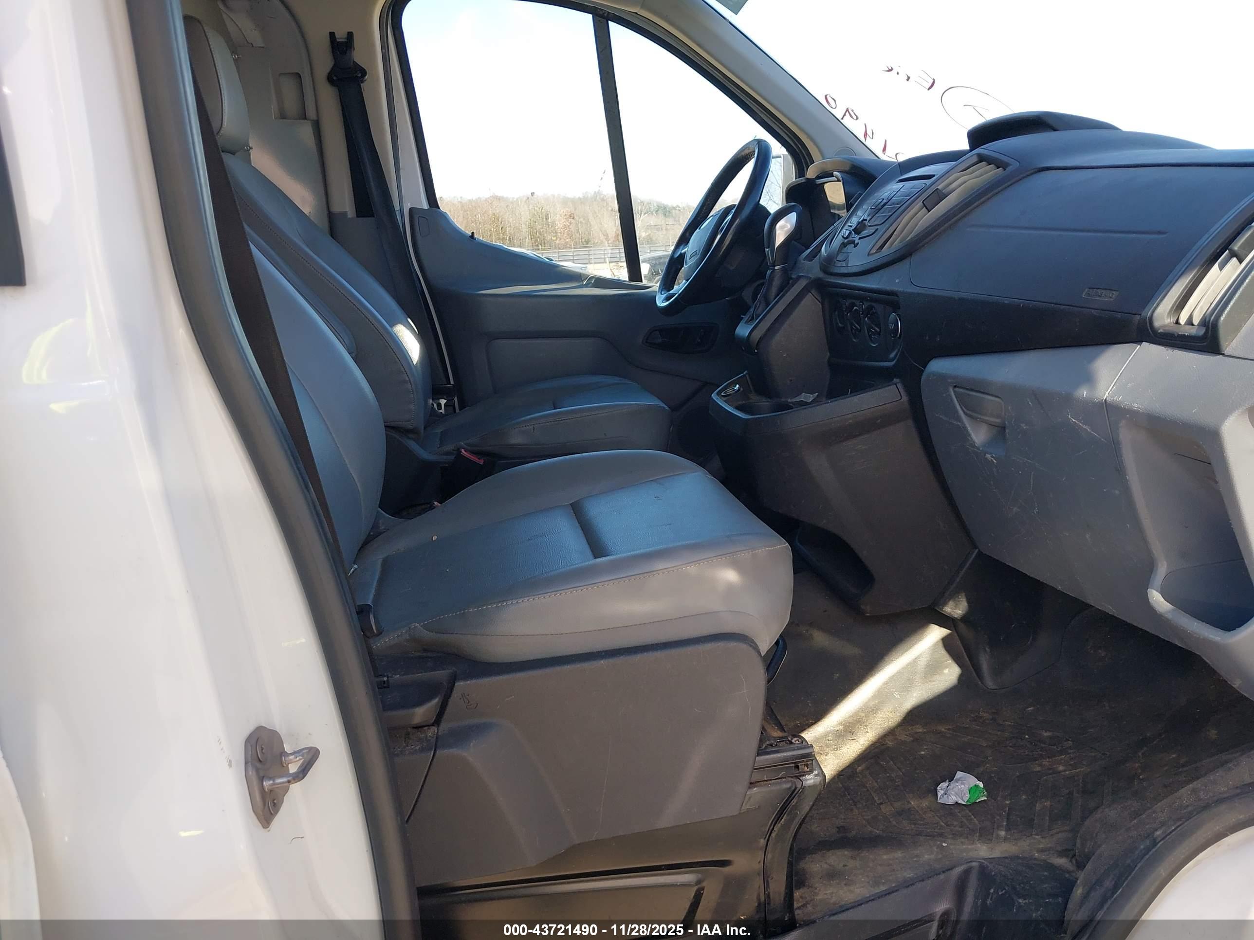 FORD TRANSIT-250 image 5