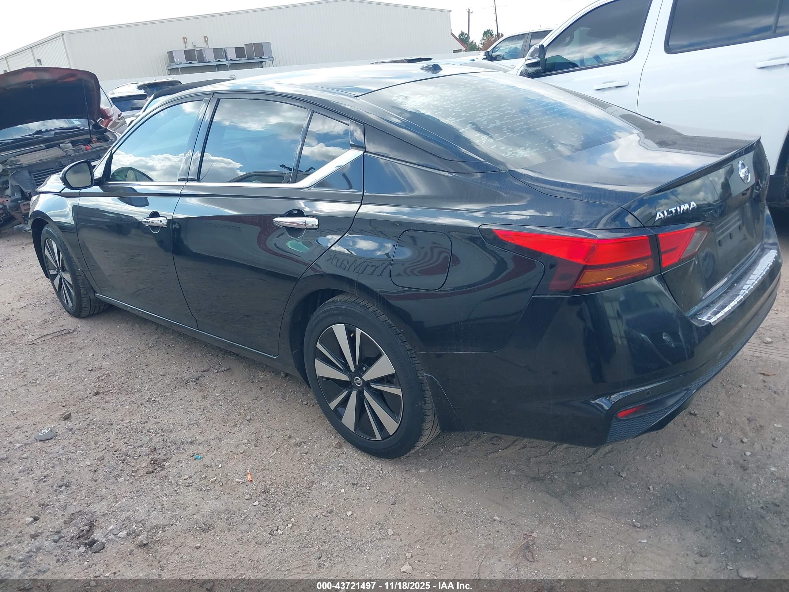 NISSAN ALTIMA image 3