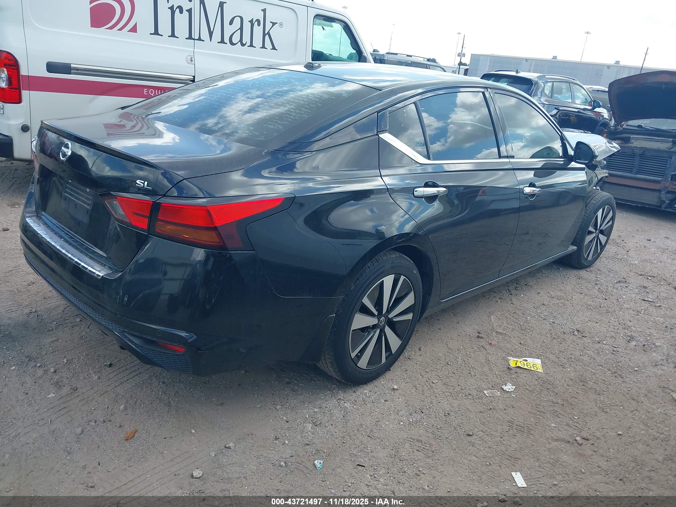 NISSAN ALTIMA image 4