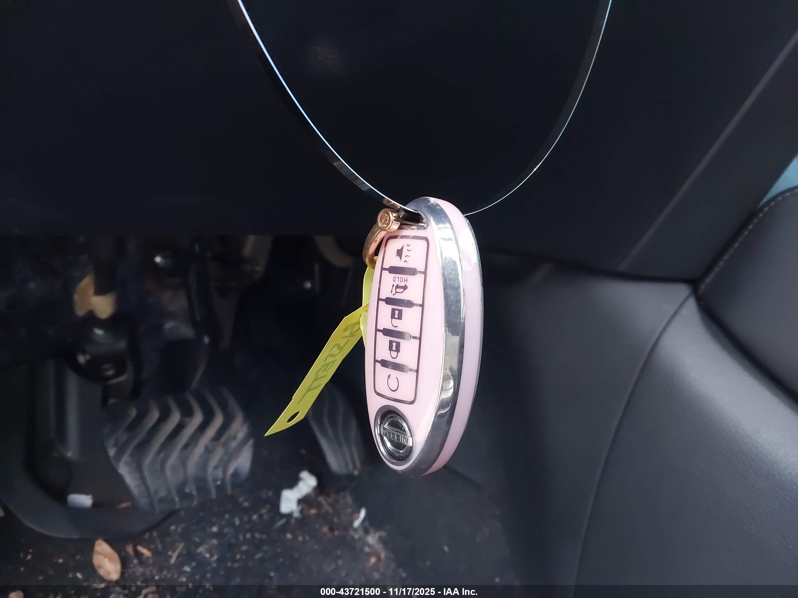 NISSAN ROGUE image 11