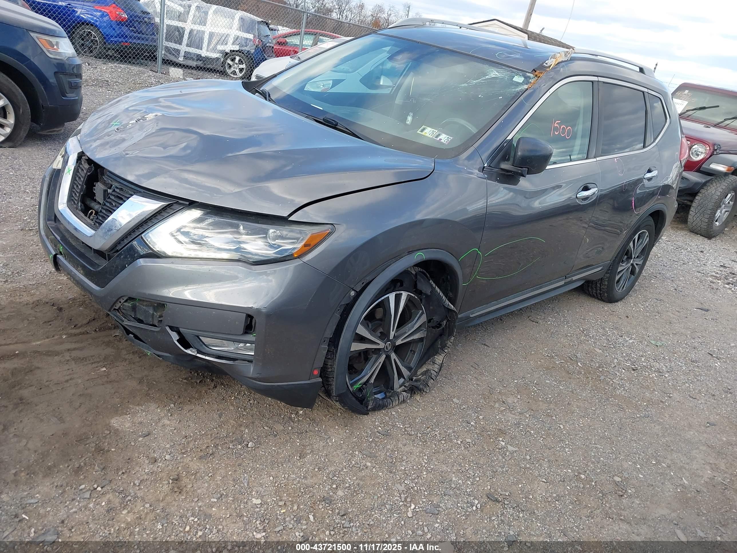 NISSAN ROGUE image 2