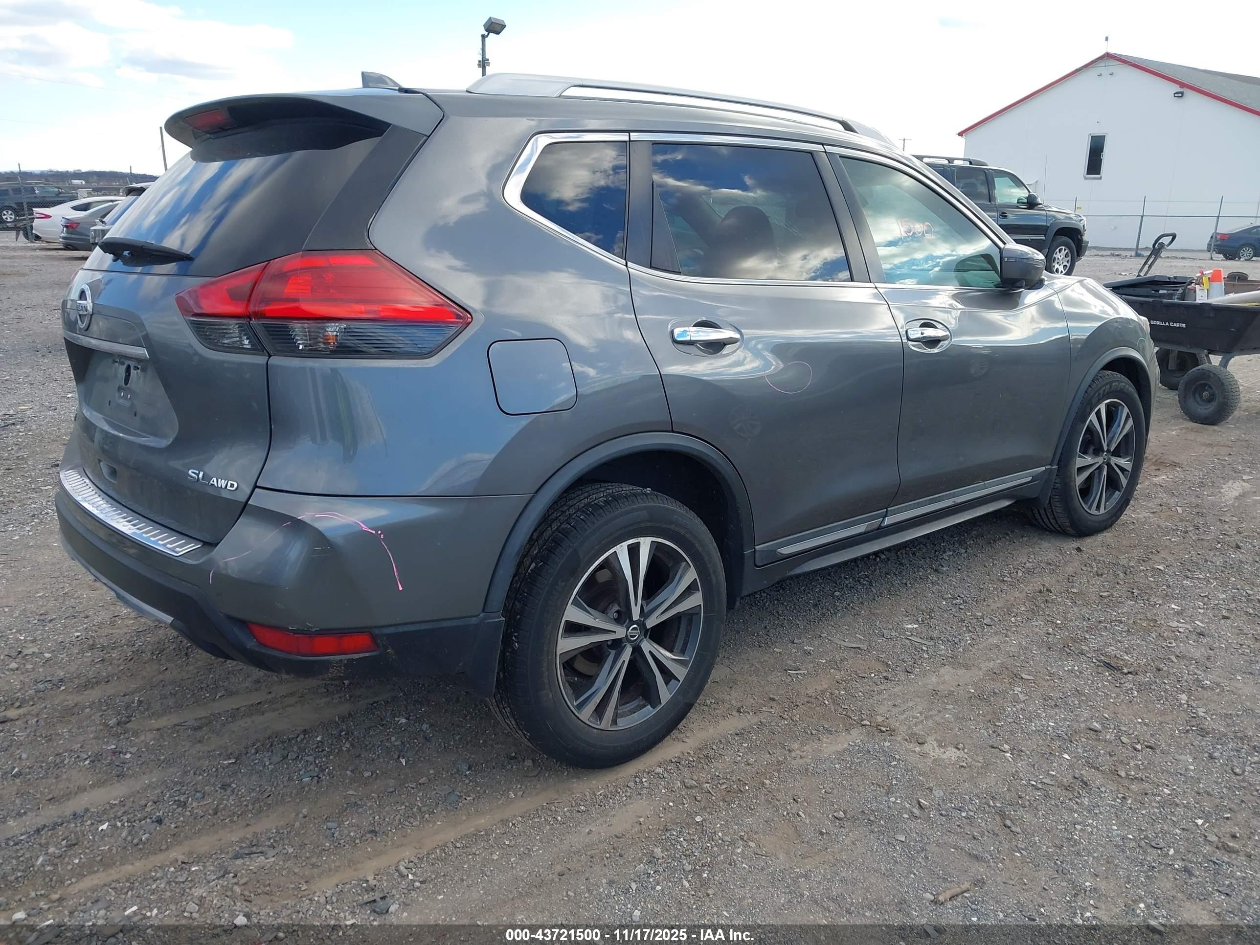 NISSAN ROGUE image 4
