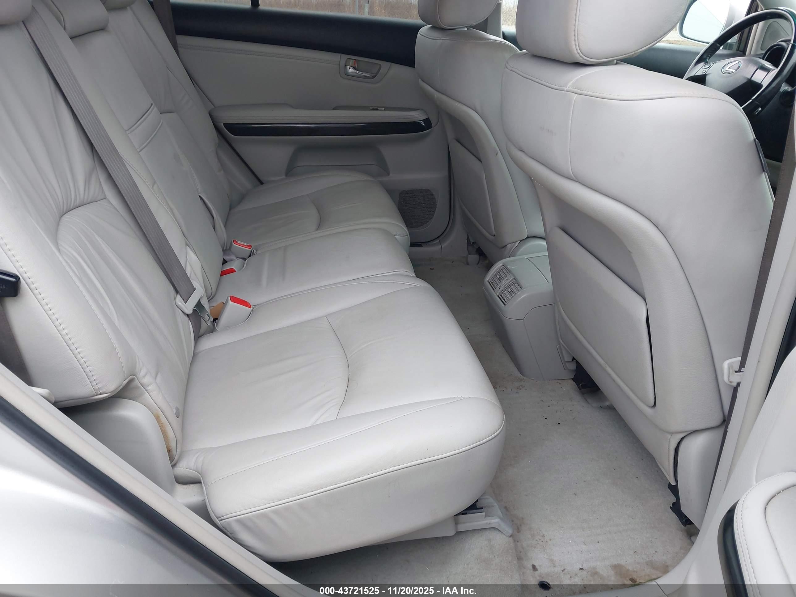 LEXUS RX image 8