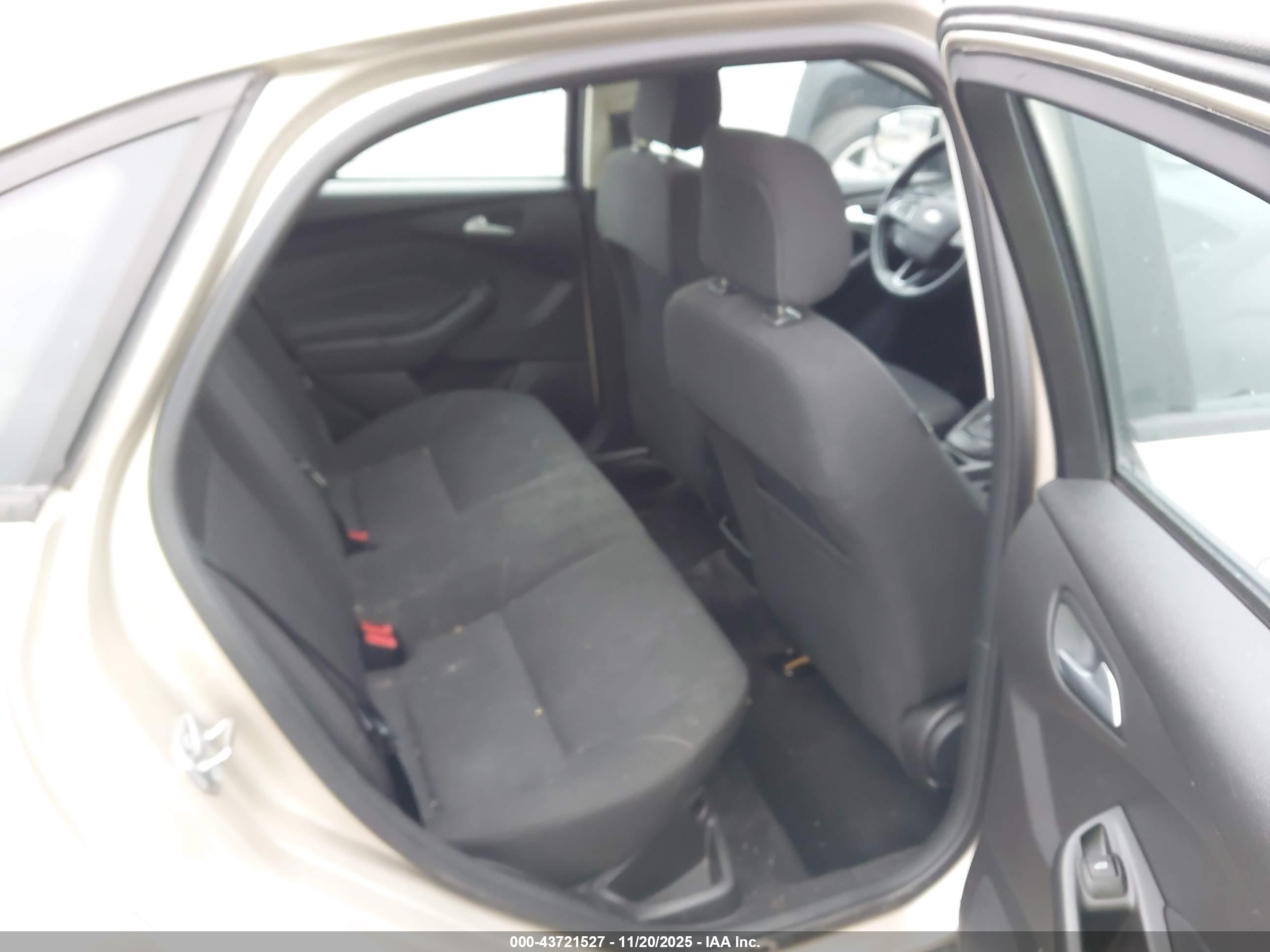 FORD FOCUS image 8