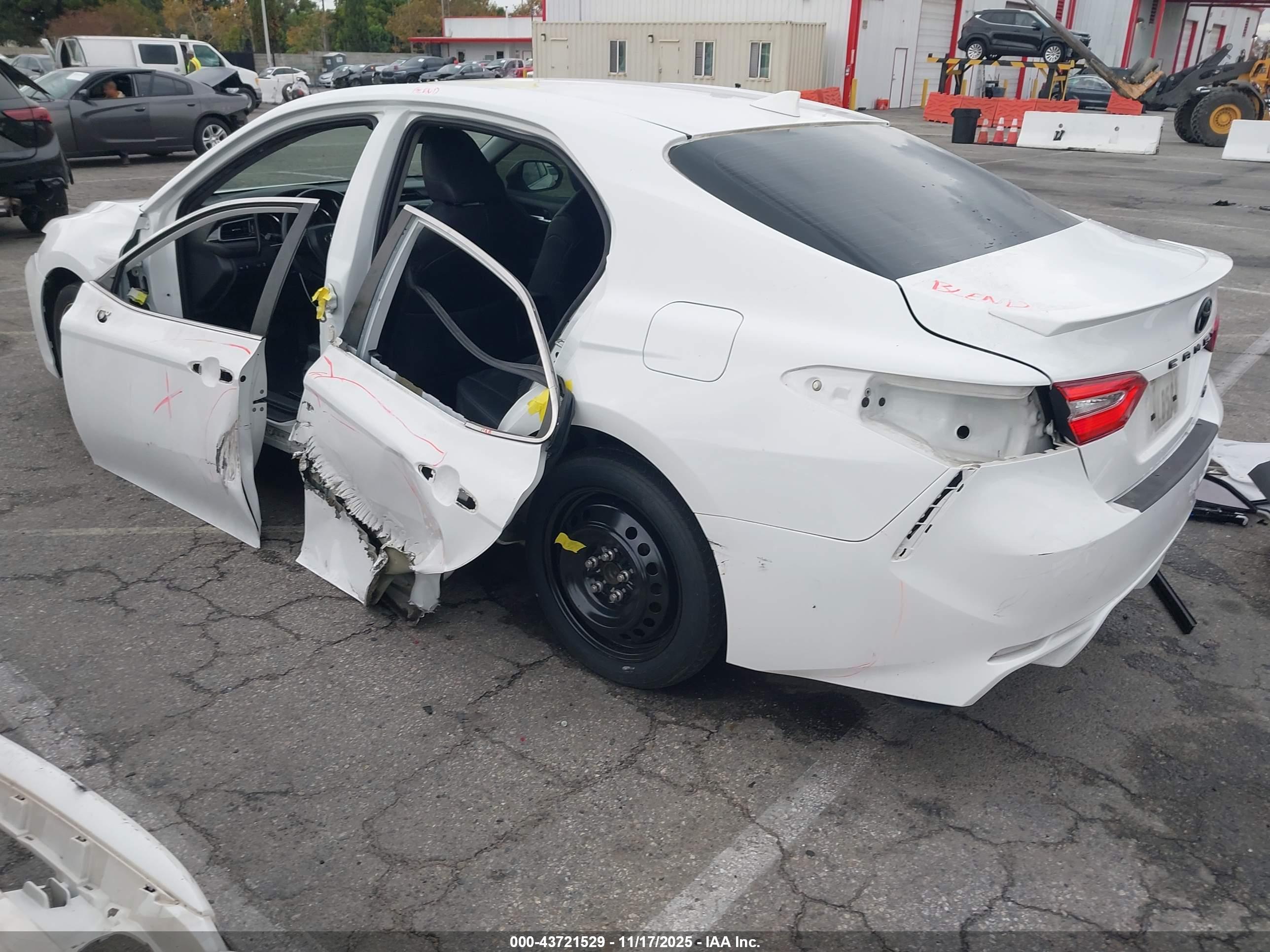 TOYOTA CAMRY image 3
