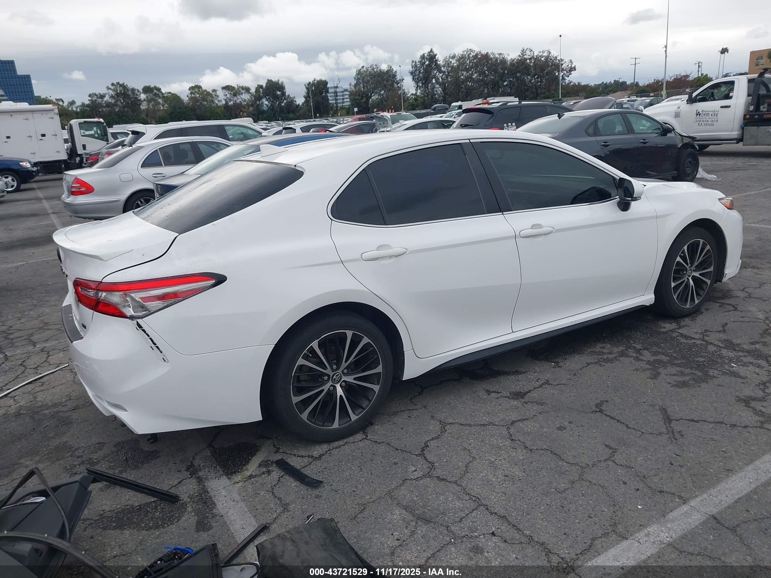 TOYOTA CAMRY image 4