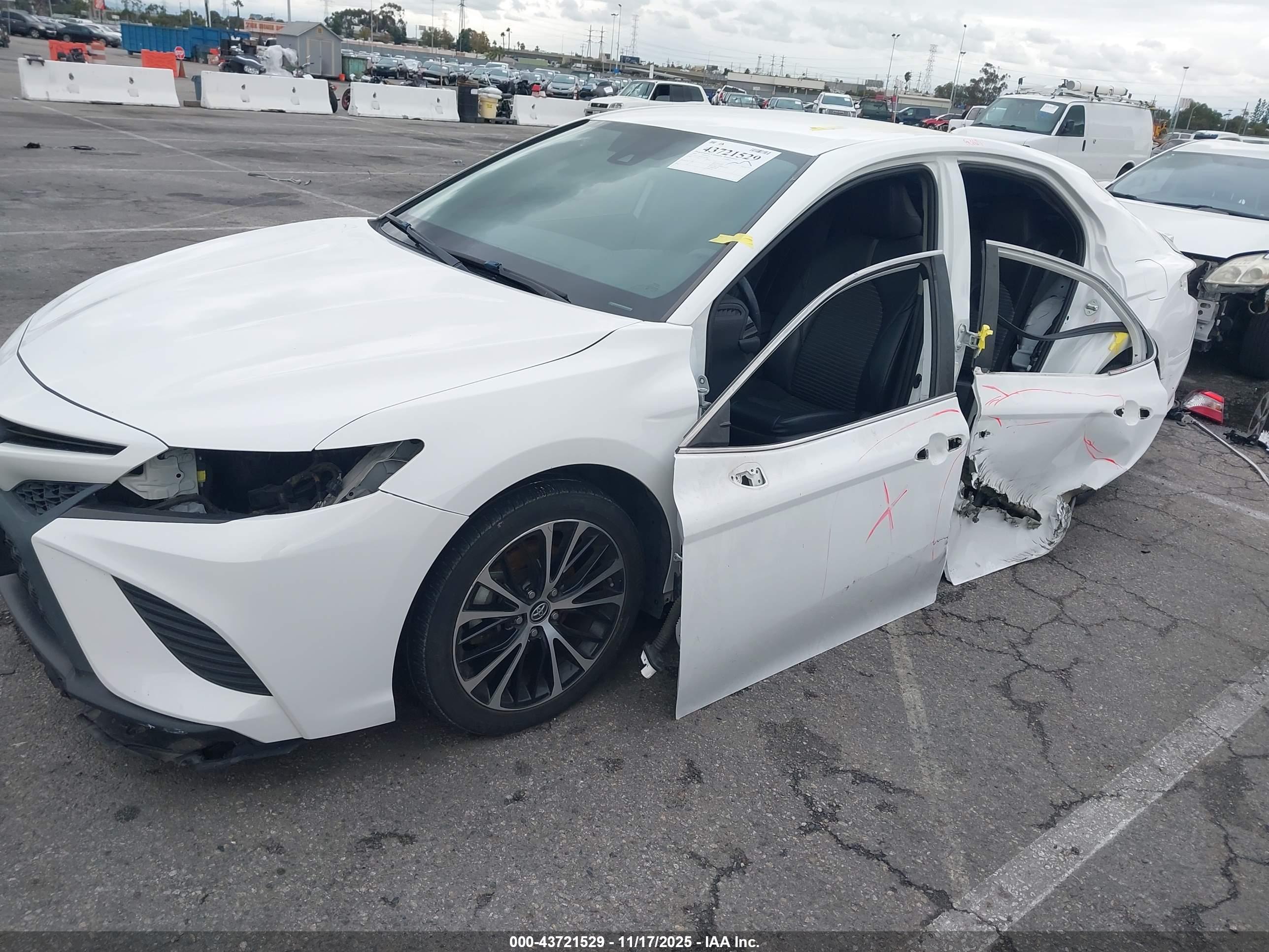 TOYOTA CAMRY image 6