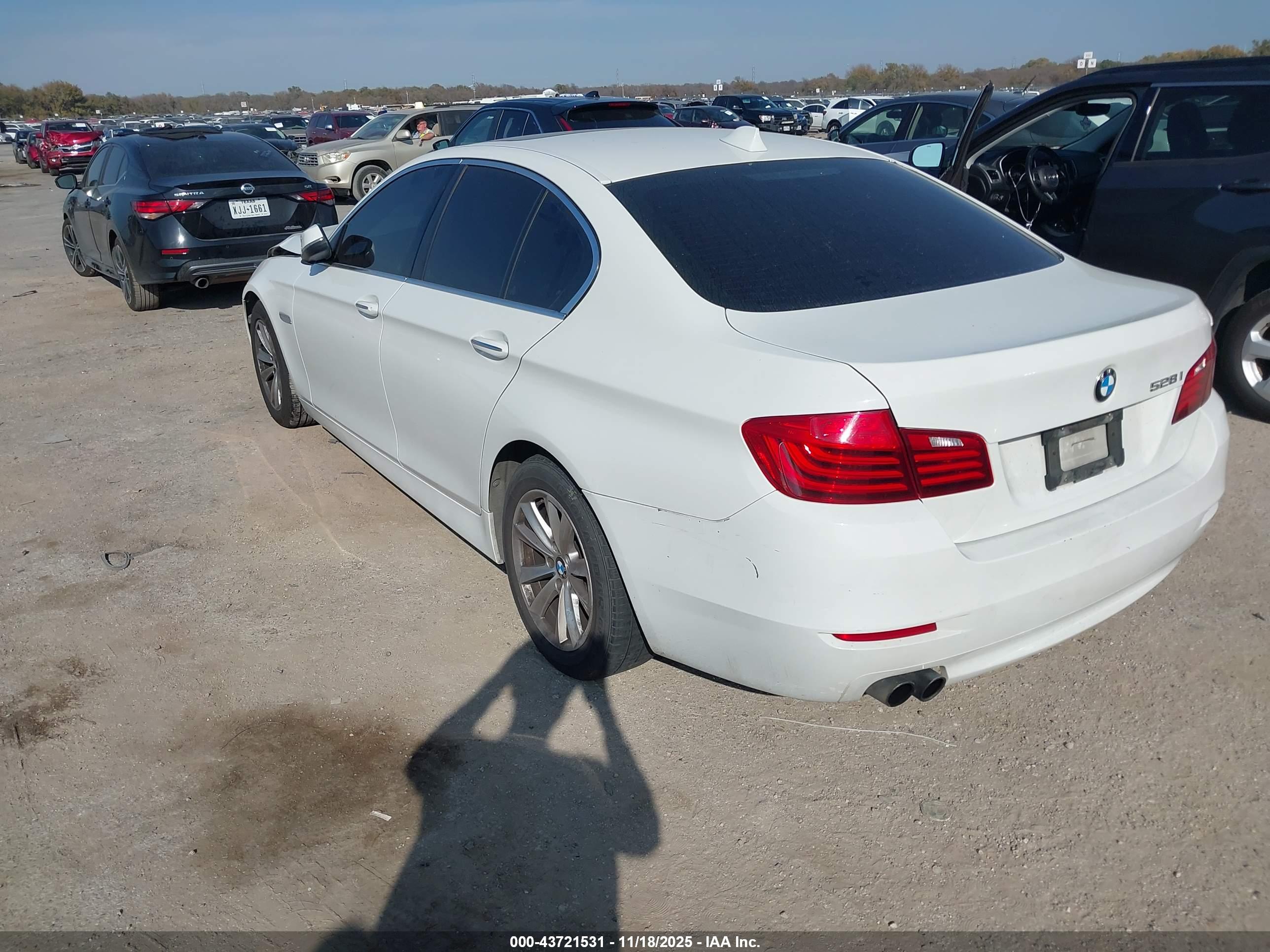 BMW 528I image 3