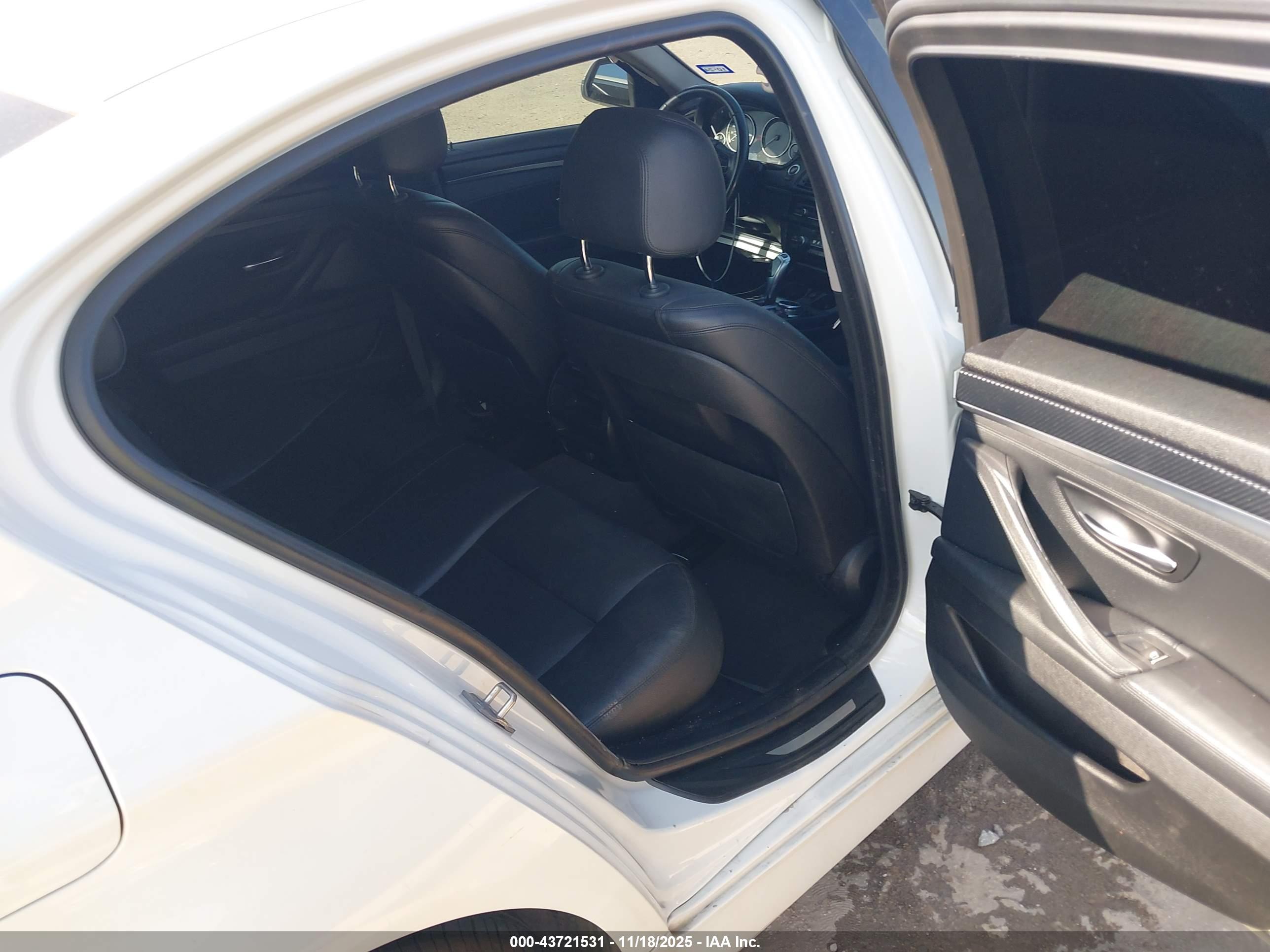BMW 528I image 8