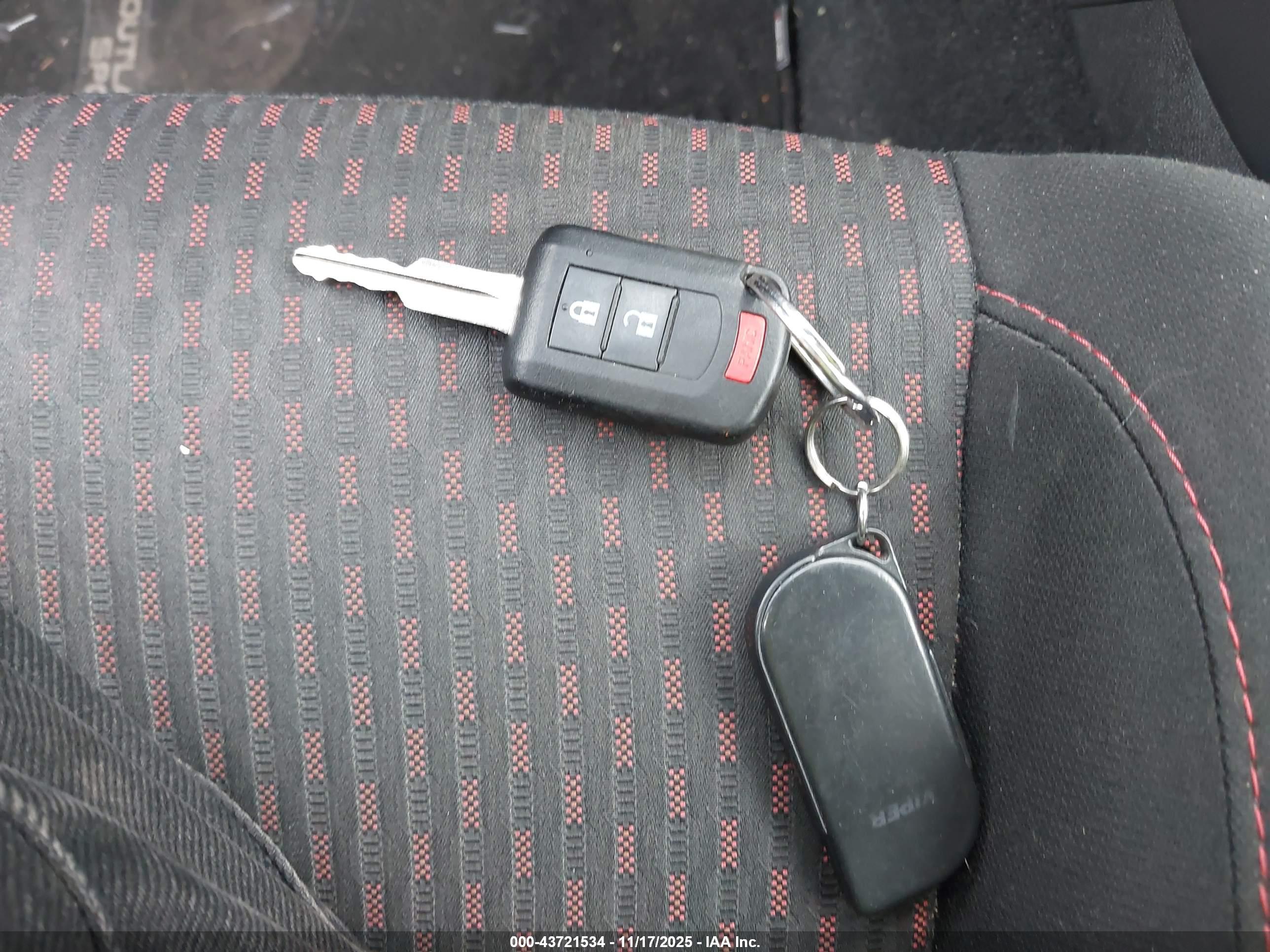 MITSUBISHI OUTLANDER image 11