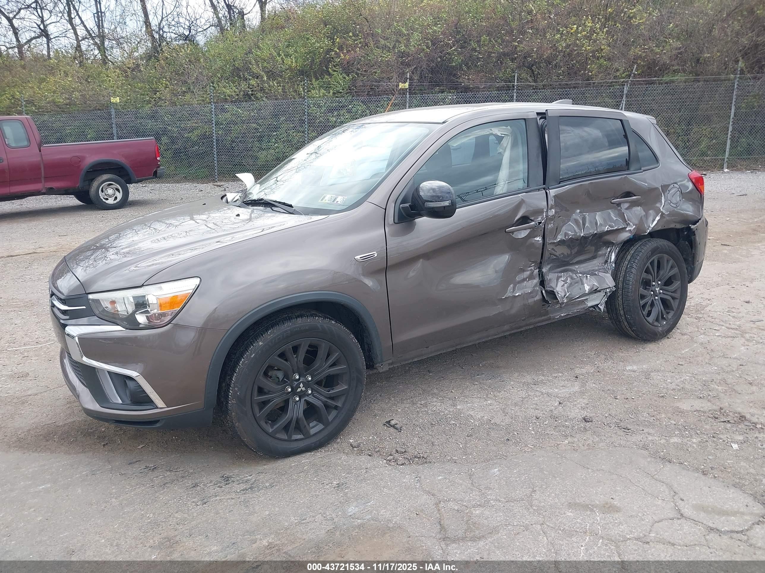 MITSUBISHI OUTLANDER image 2