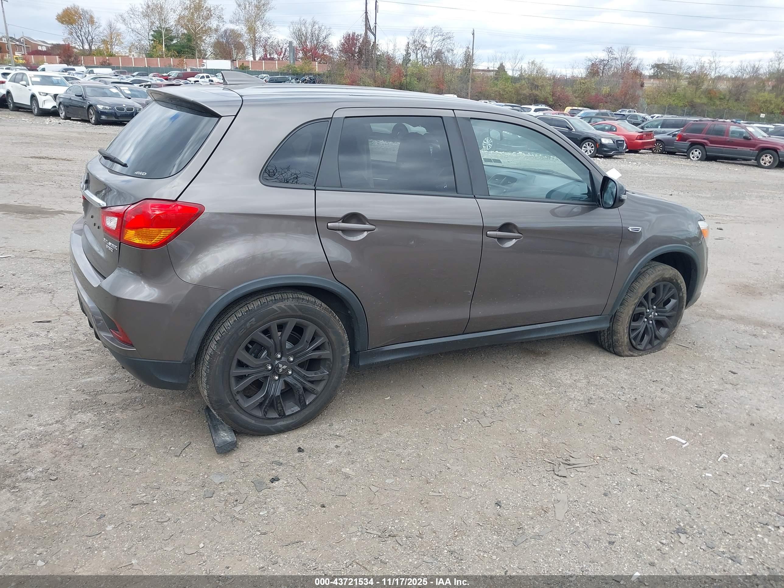 MITSUBISHI OUTLANDER image 4