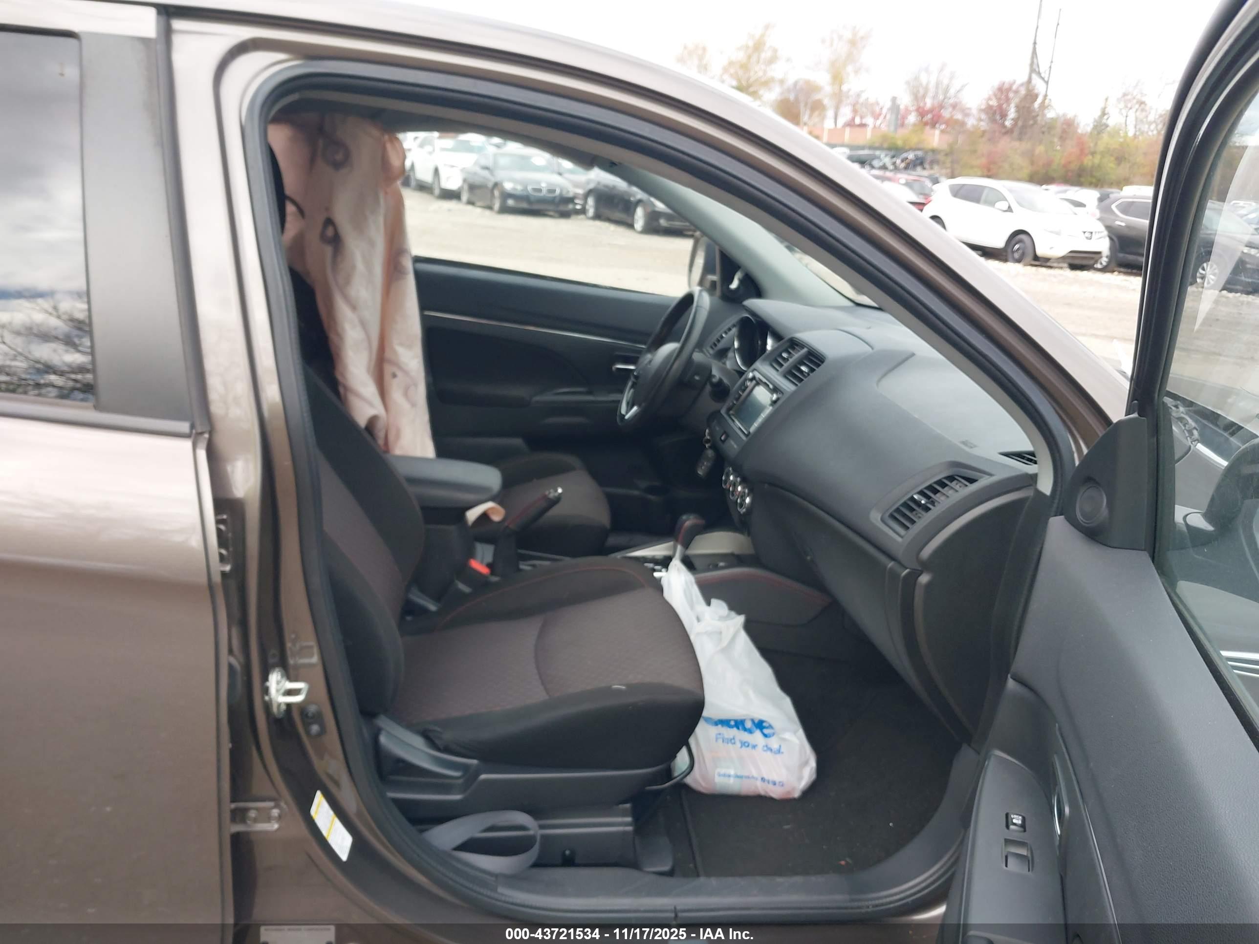 MITSUBISHI OUTLANDER image 5