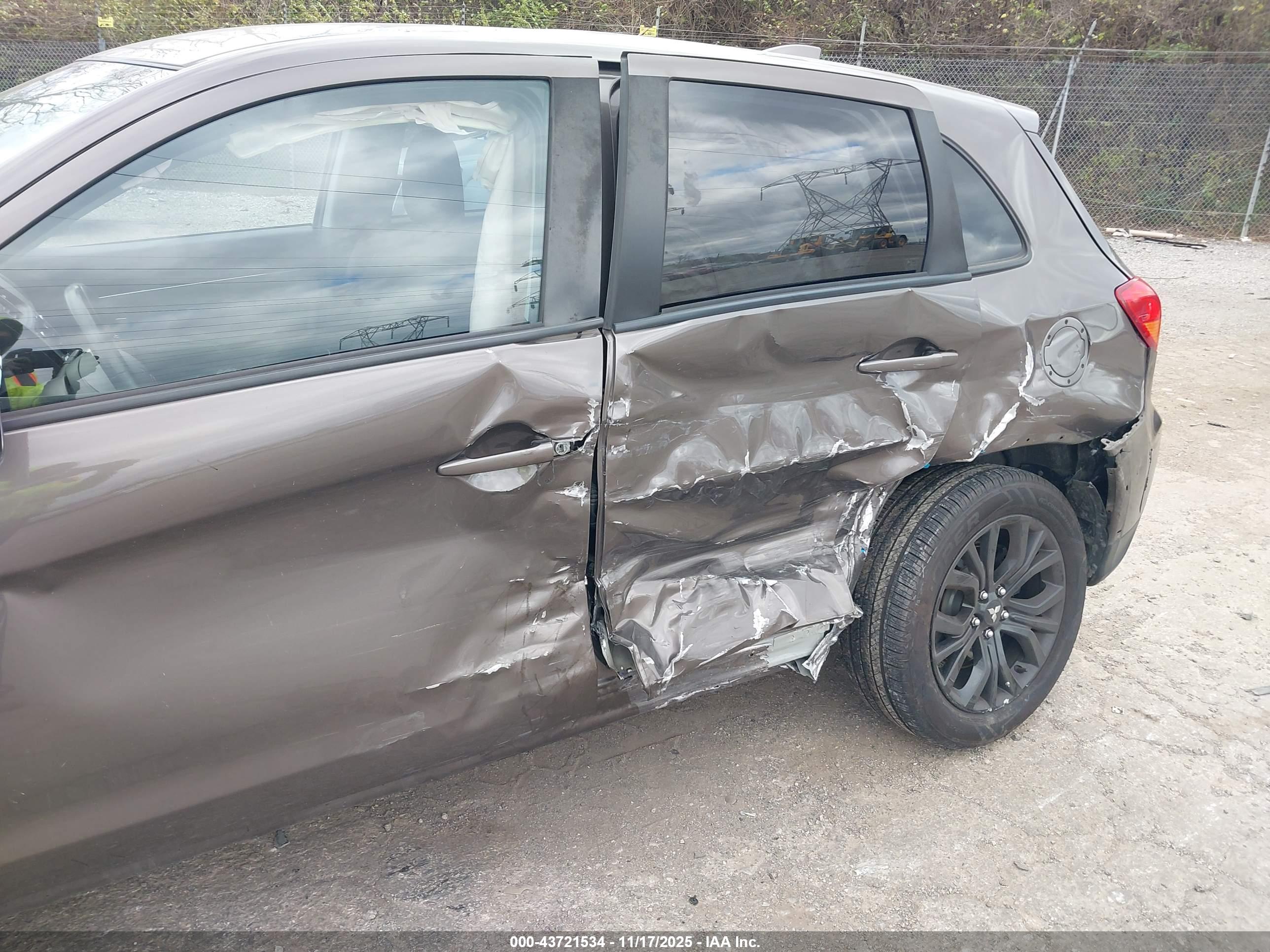 MITSUBISHI OUTLANDER image 6
