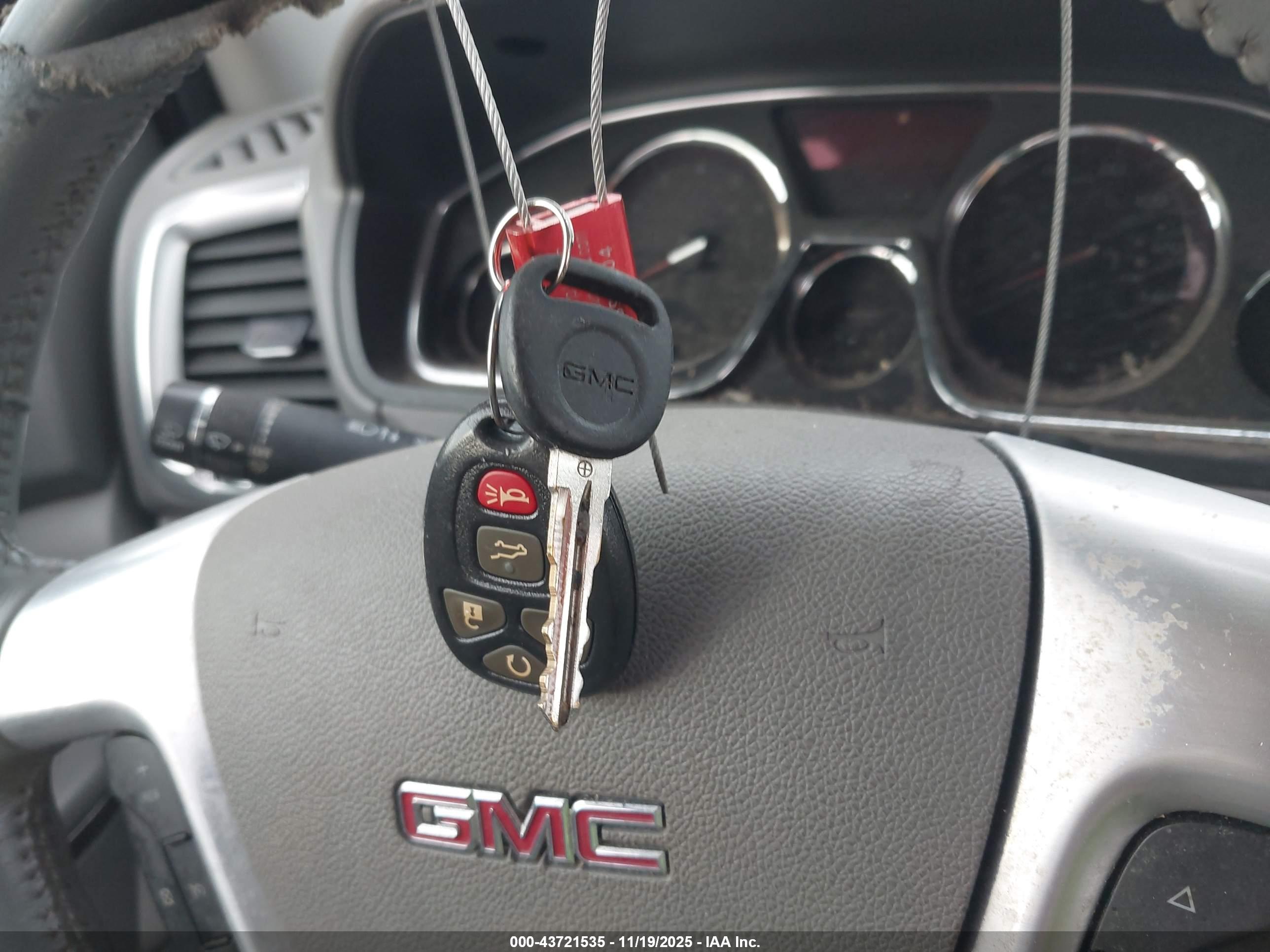GMC ACADIA image 11