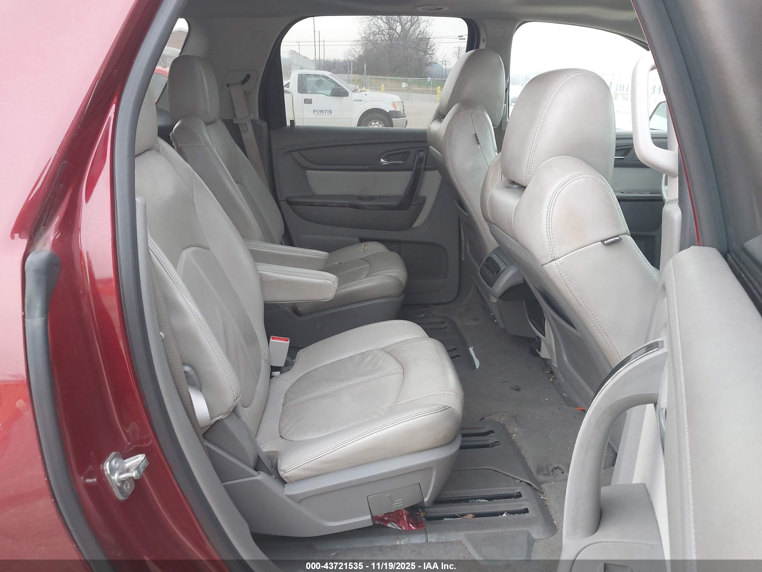 GMC ACADIA image 8