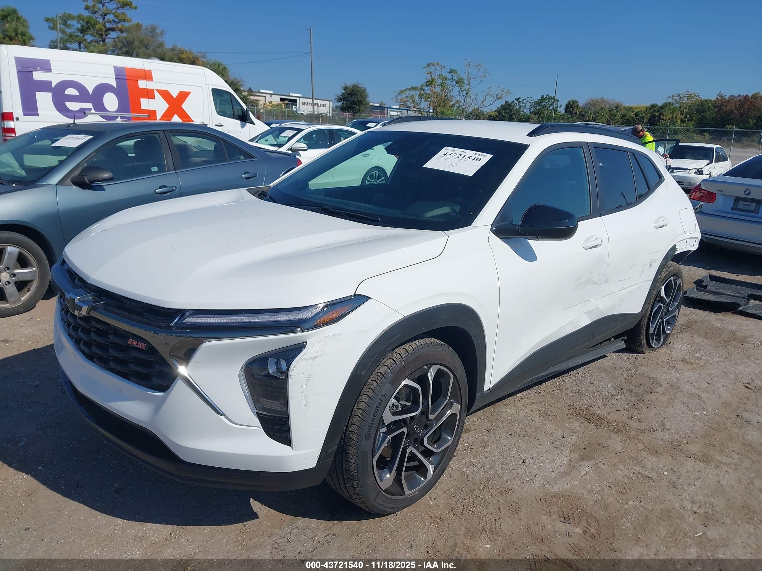 CHEVROLET TRAX image 2