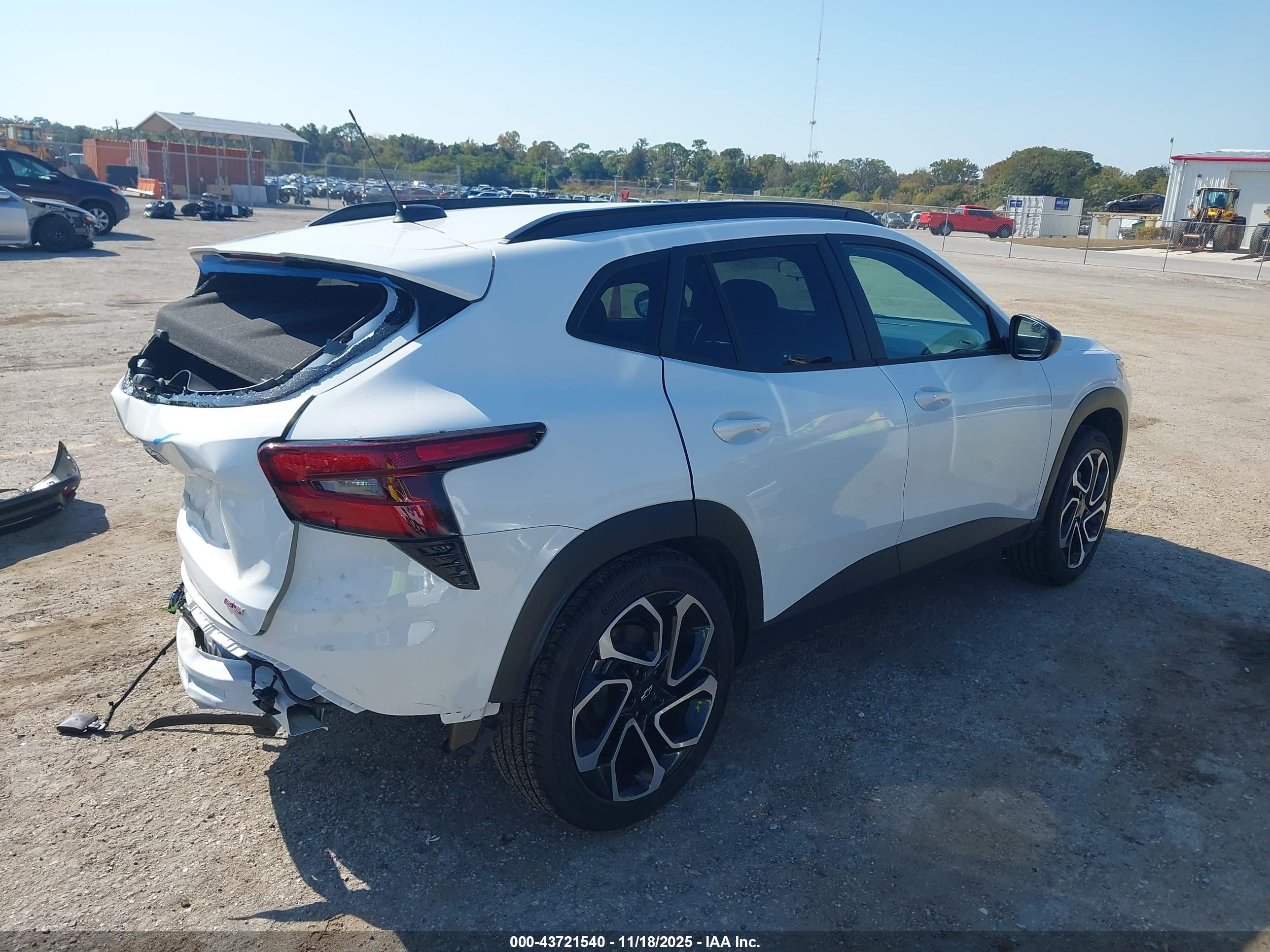 CHEVROLET TRAX image 4